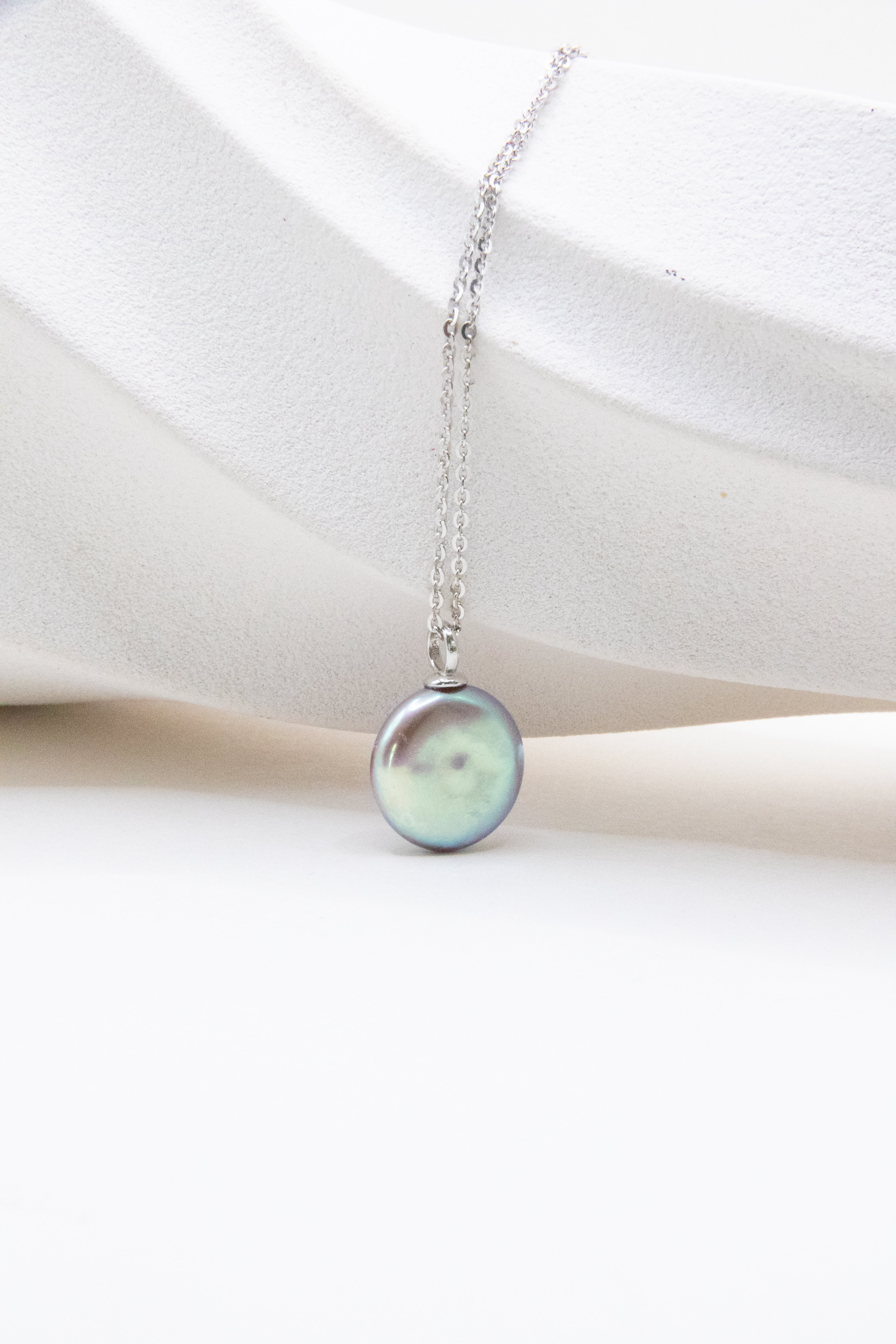 excellent level-super metallic green button pearl necklace