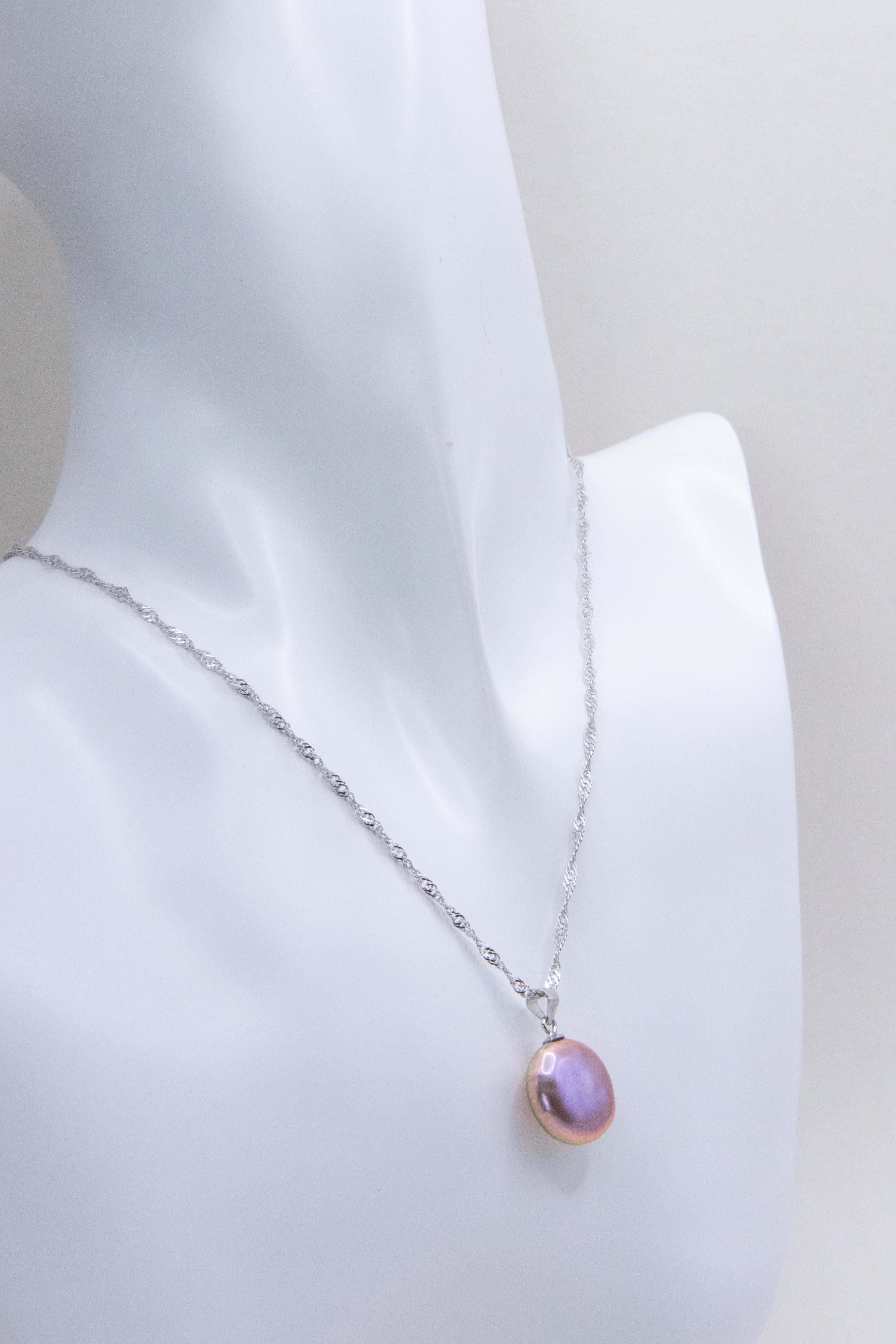 Excellent metallic button pearl - crazy metal.