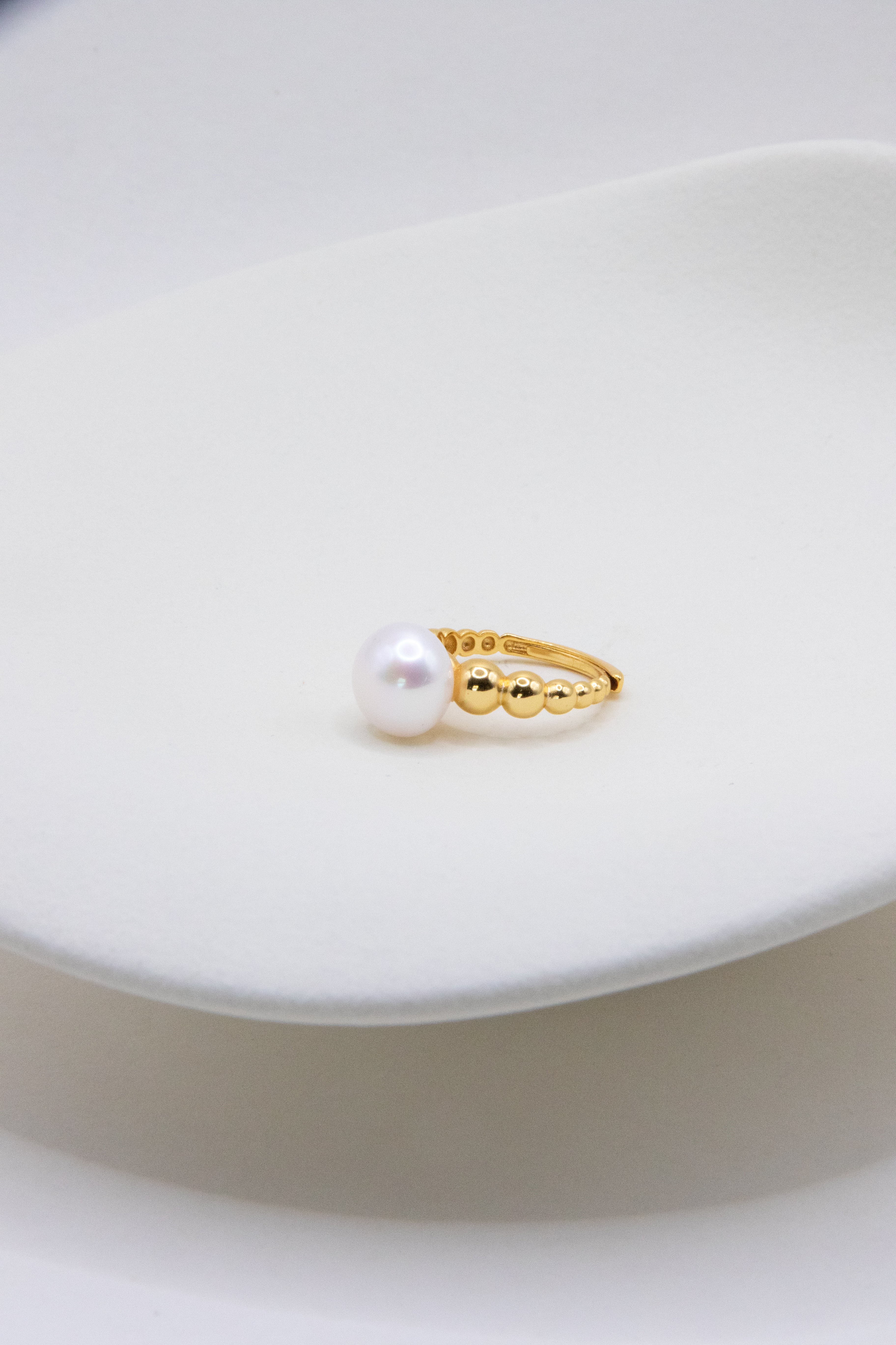 Moonshine rings-Big flat round white pearls