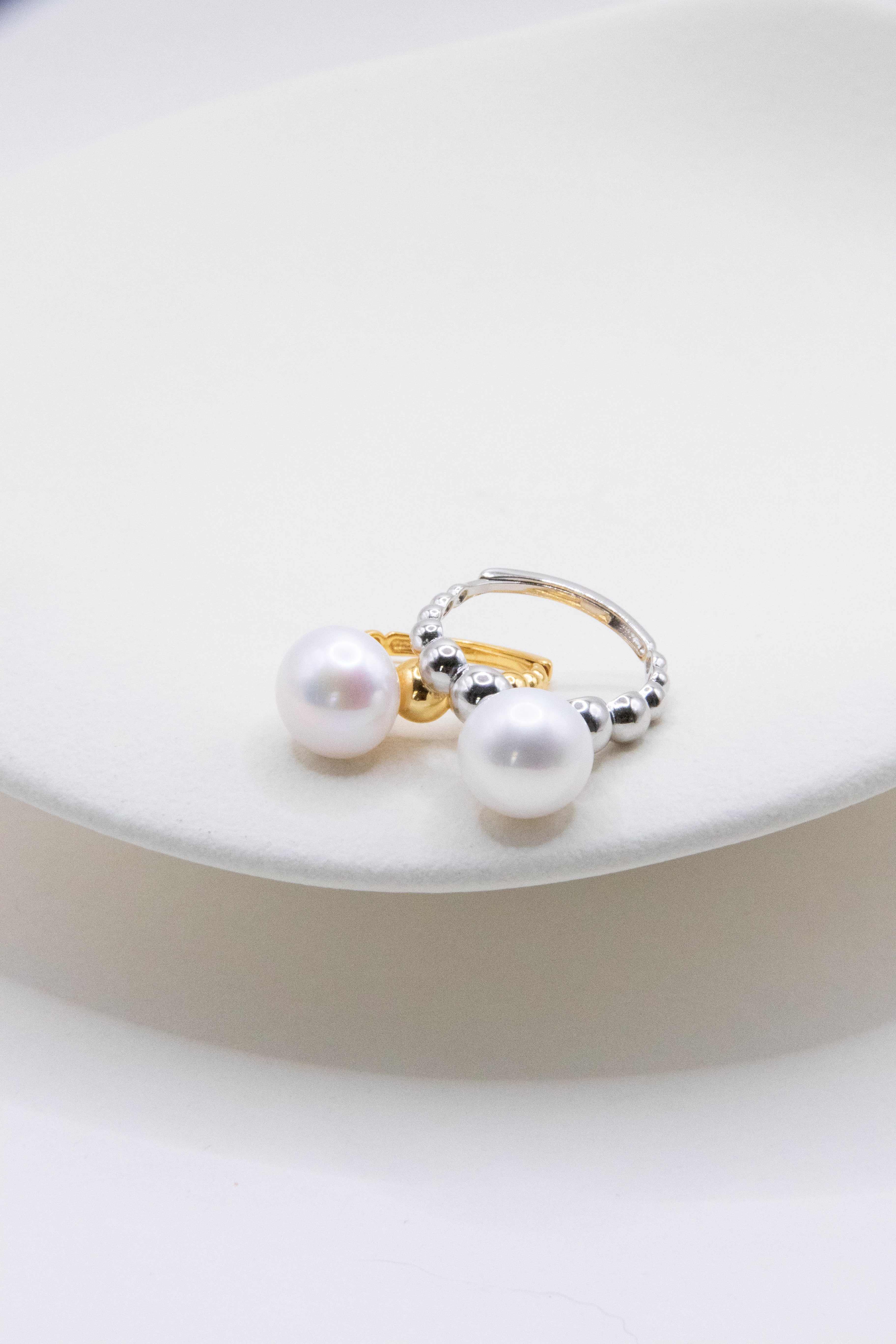 Moonshine rings-Big flat round white pearls