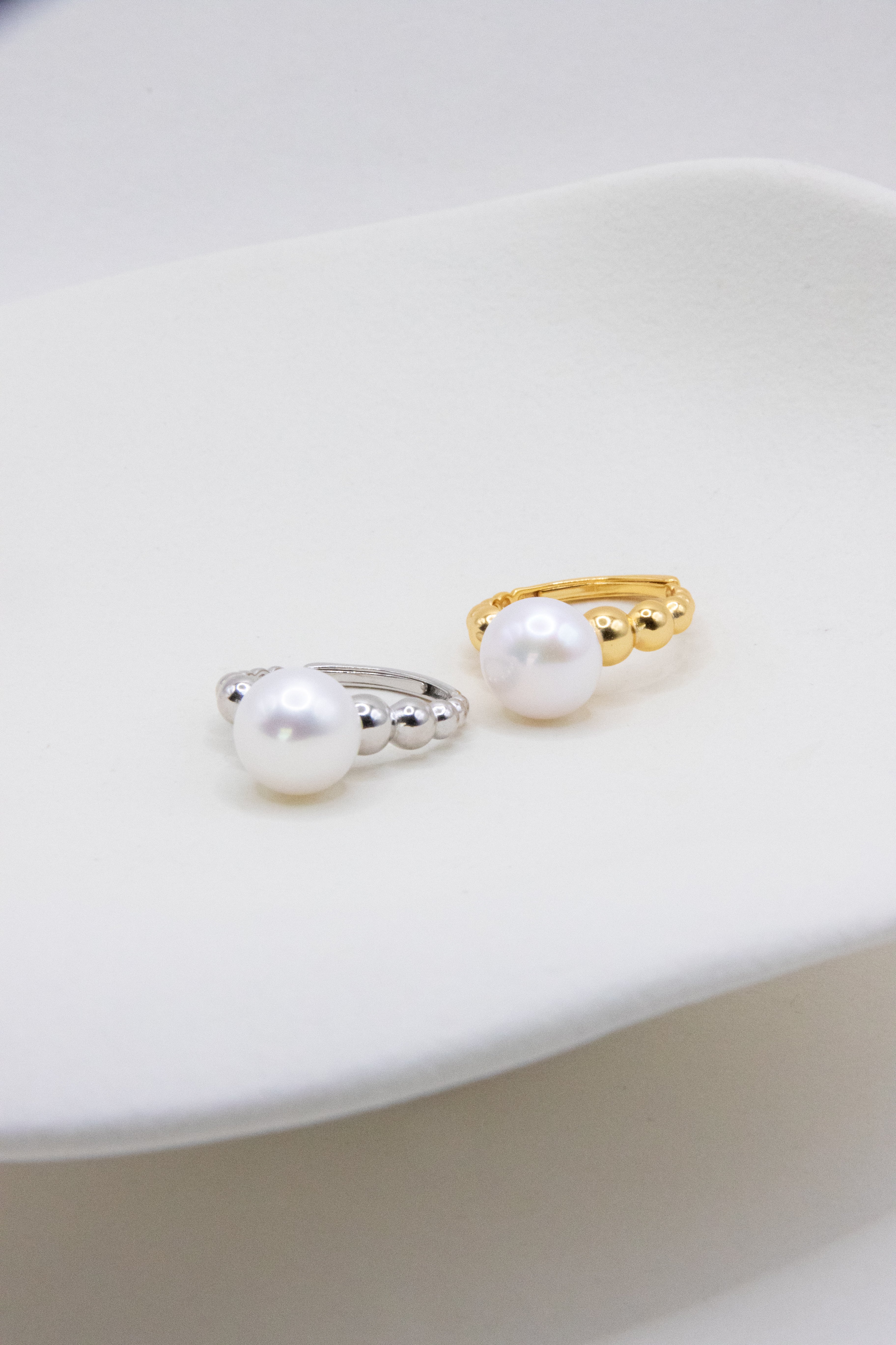 Moonshine rings-Big flat round white pearls