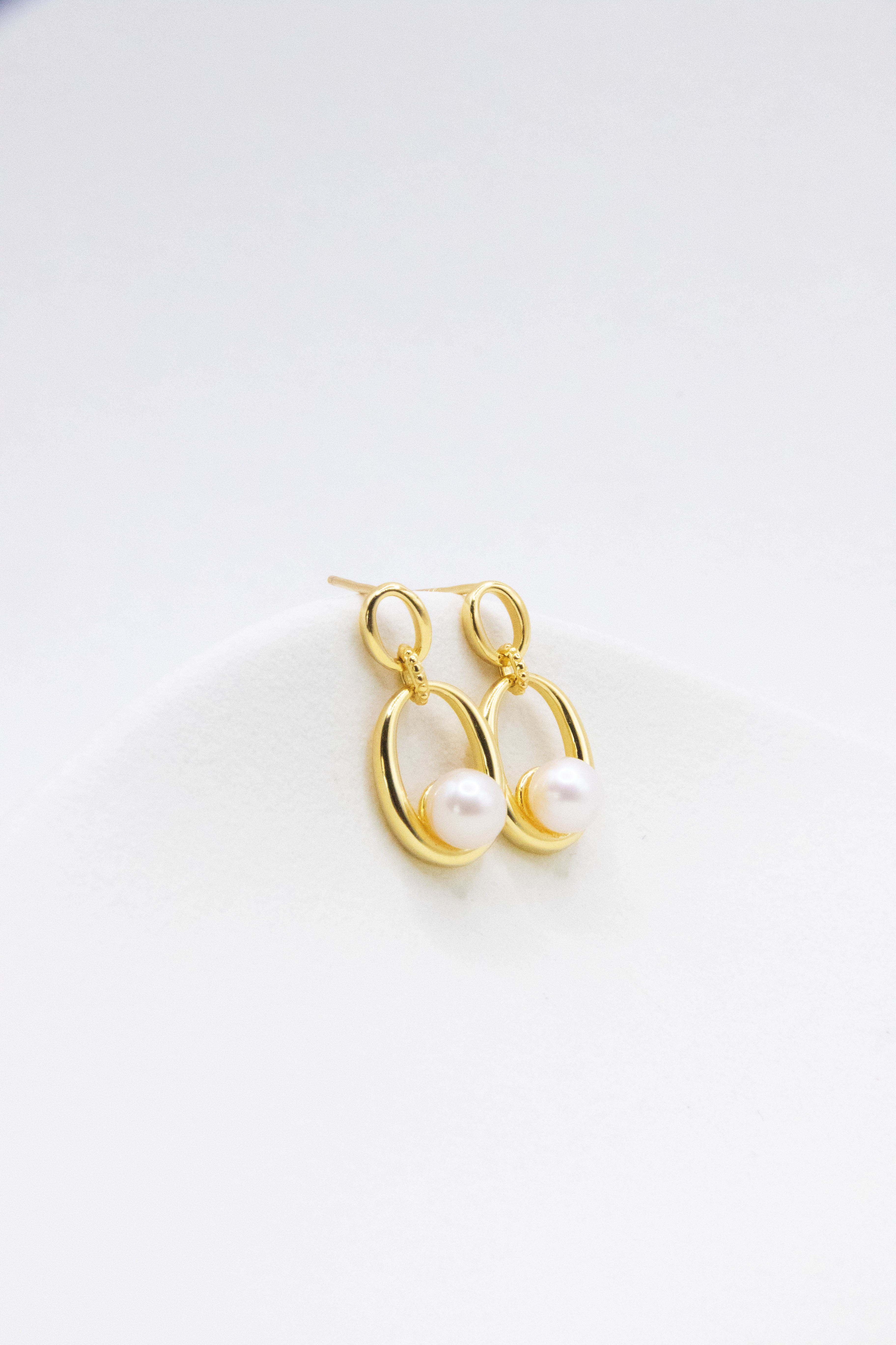 Daily Oval Small pearl earrings