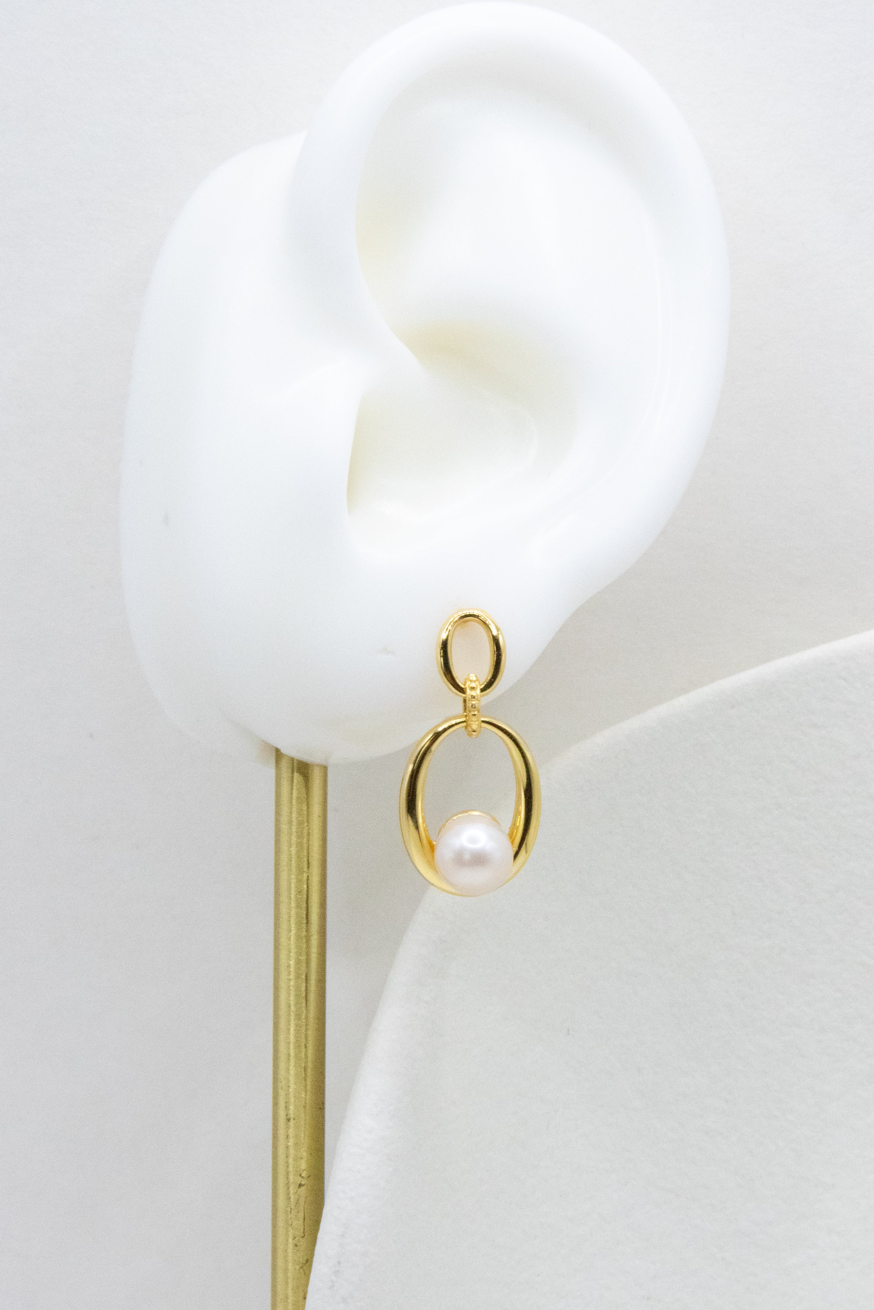 Daily Oval Small pearl earrings