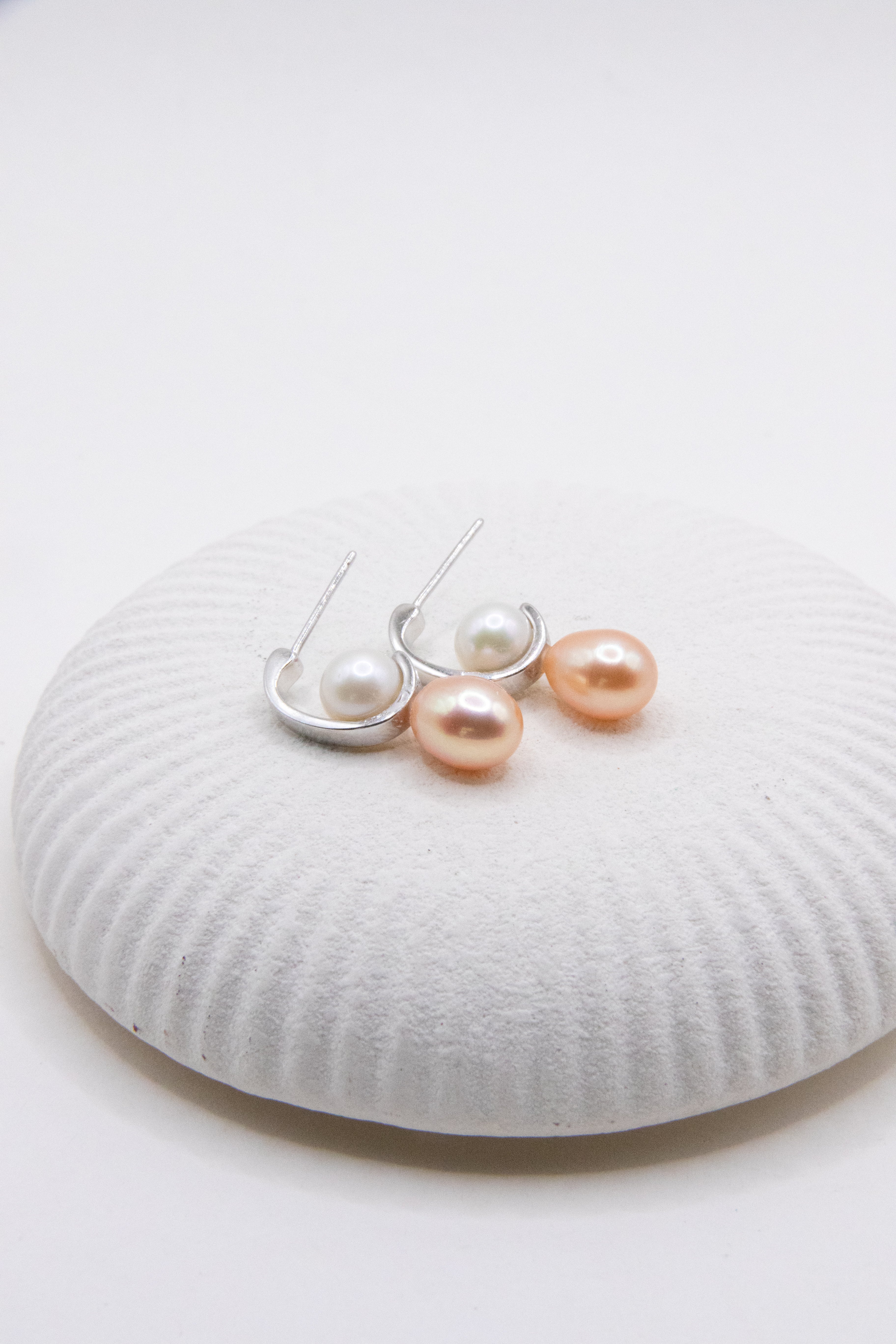 Everyday colorful seedless pearl ear studs