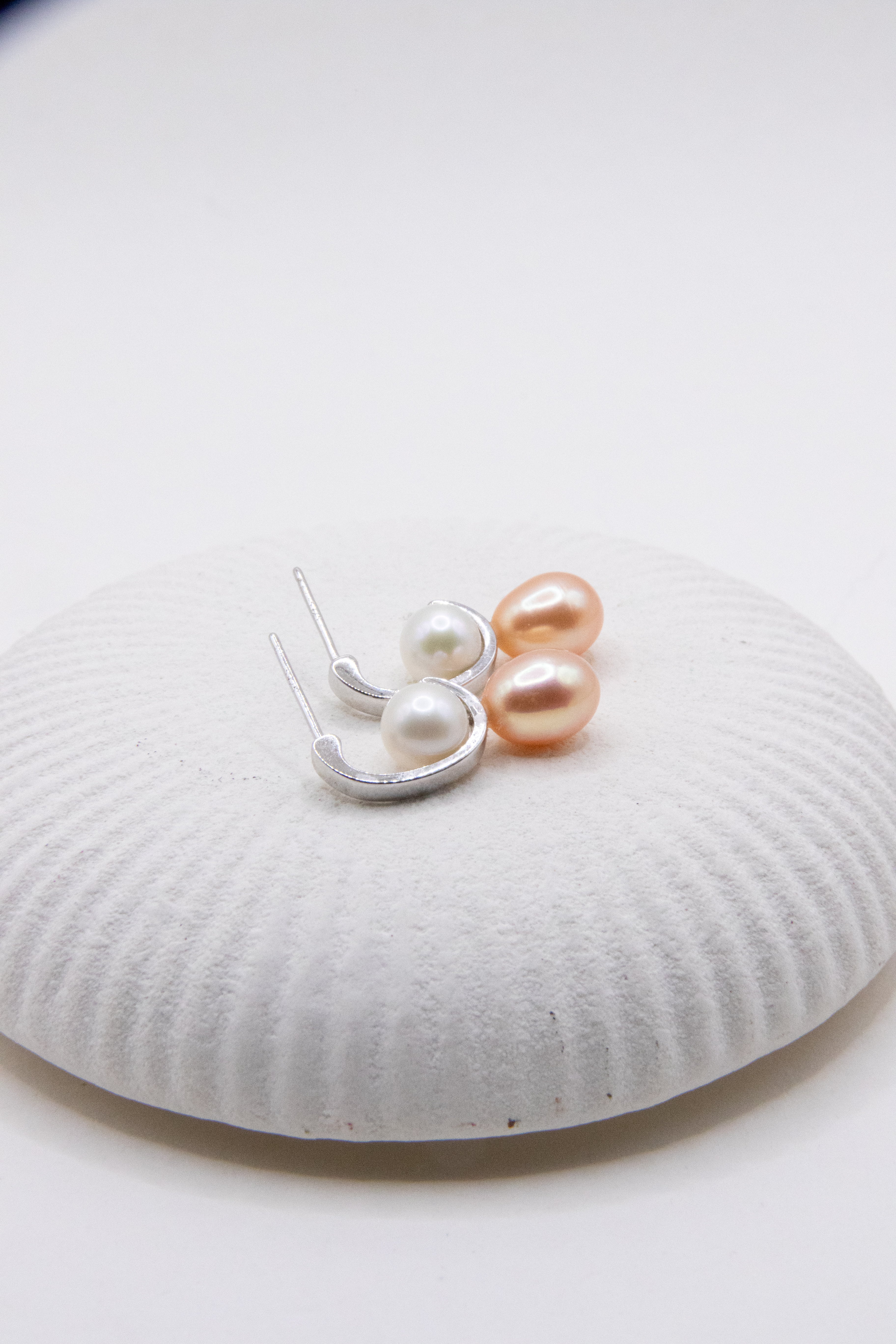 Everyday colorful seedless pearl ear studs