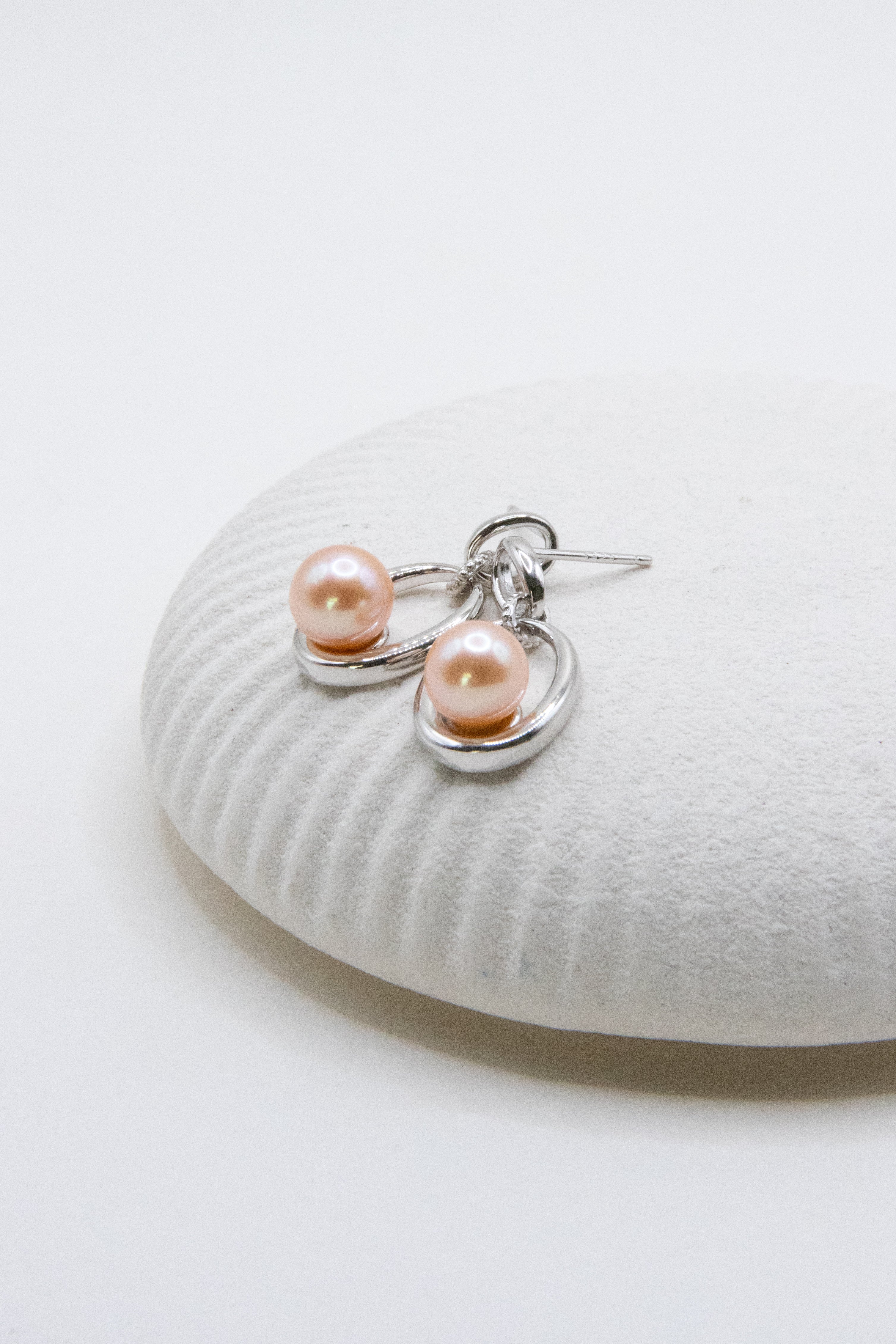 Daily Oval Small pearl earrings