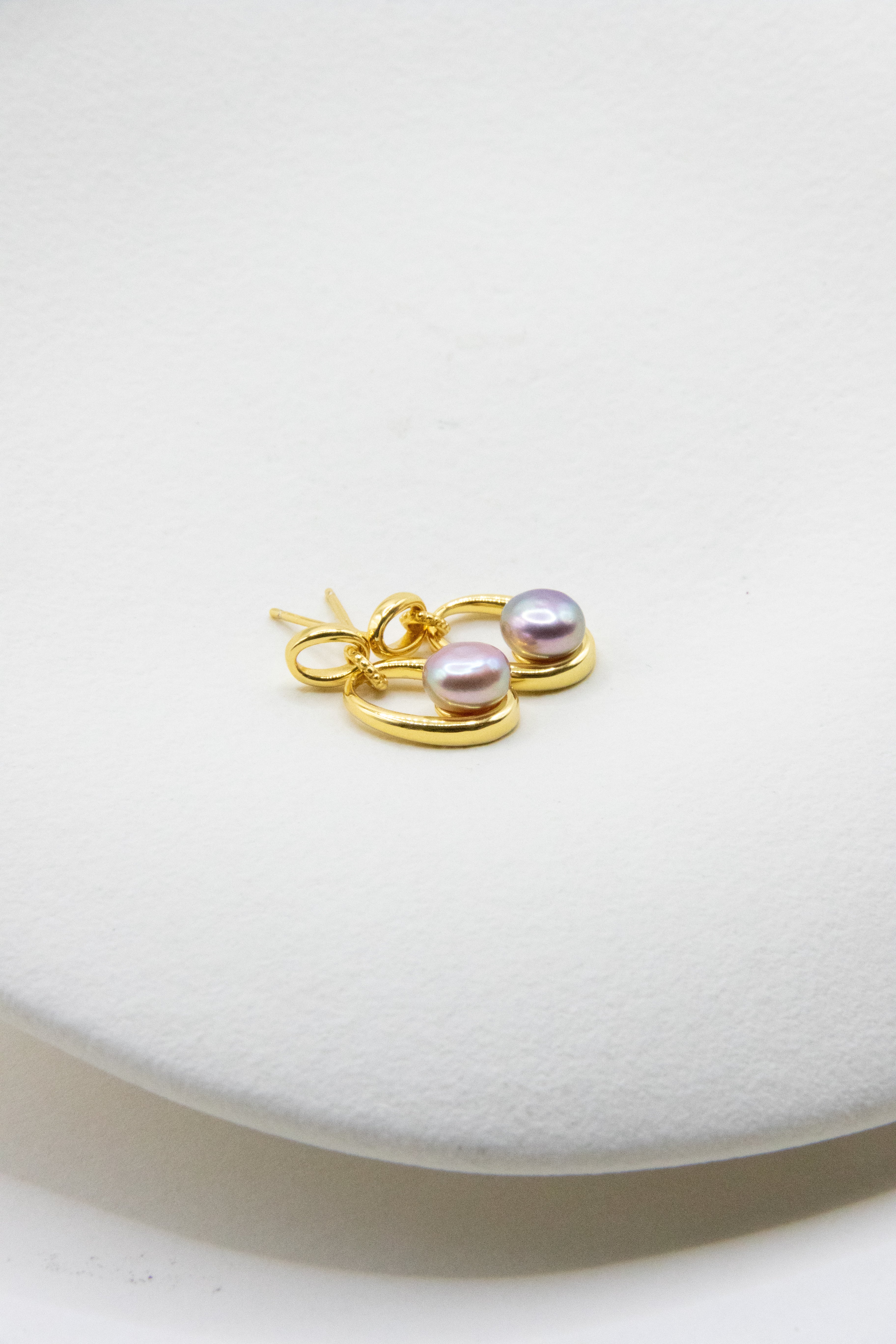 Daily Oval Small pearl earrings