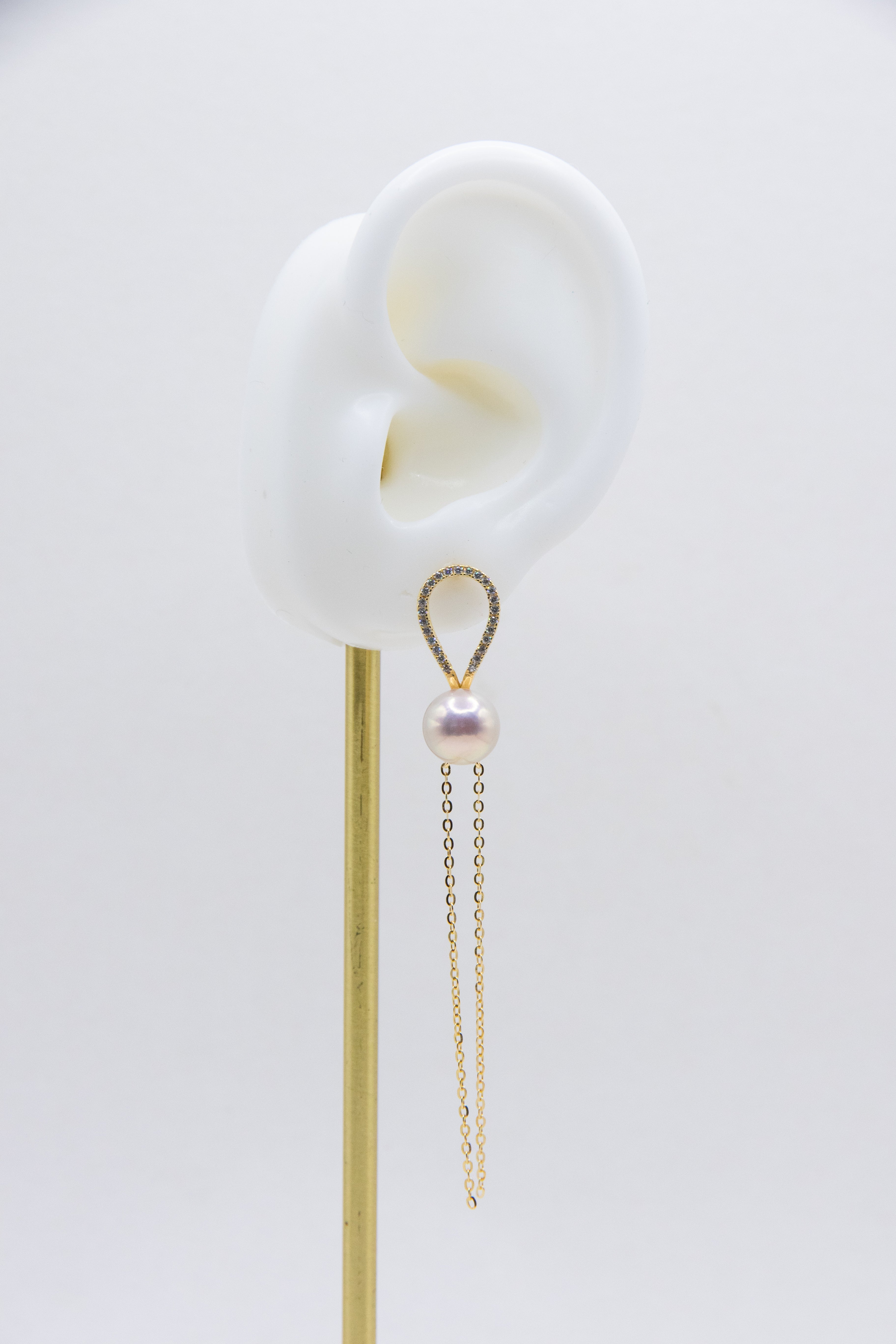 Breathing – Natural Color Freshwater Pearls & Gold-Plated Chain Design