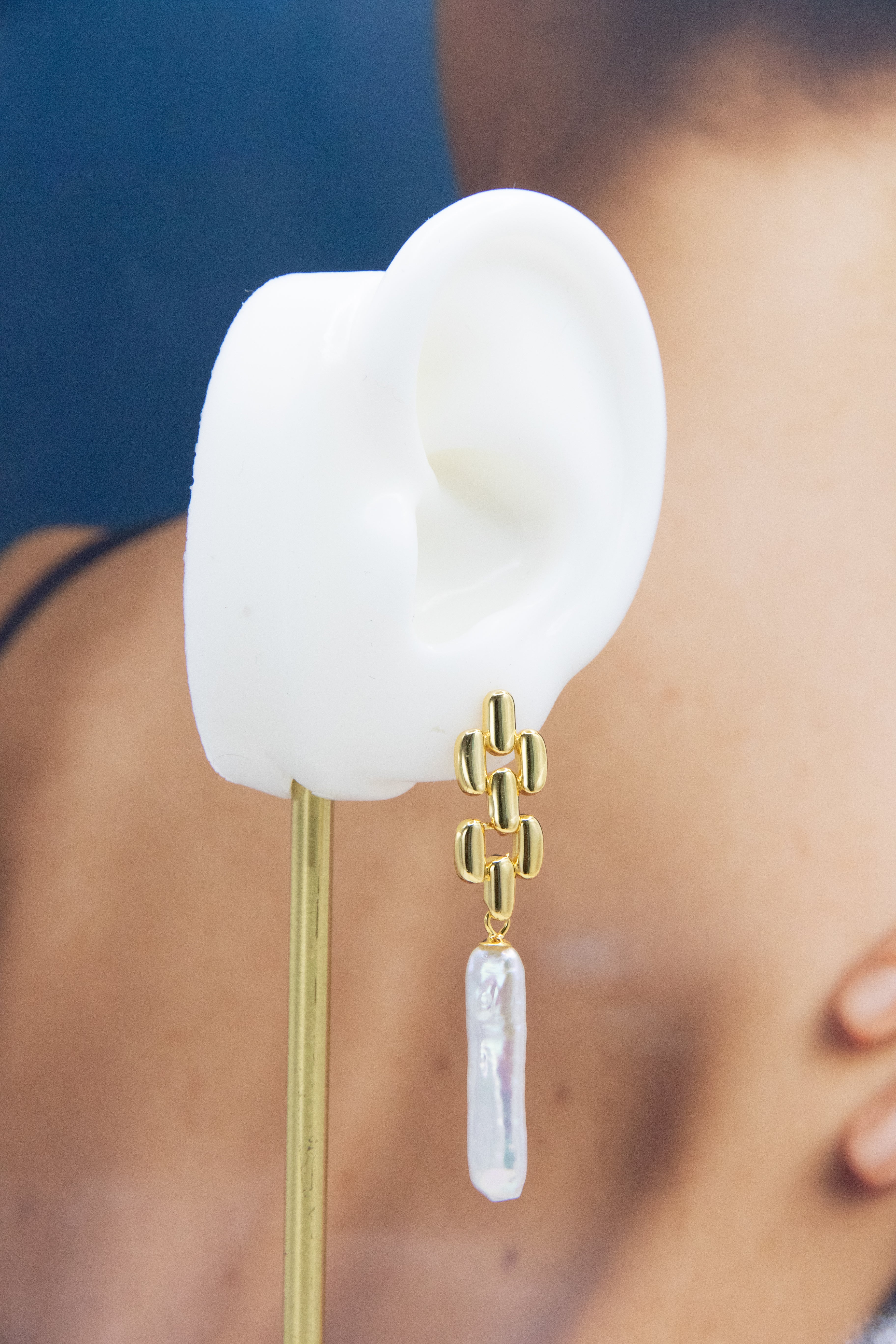 Modern Skyline – Long White stick Pearl Earrings