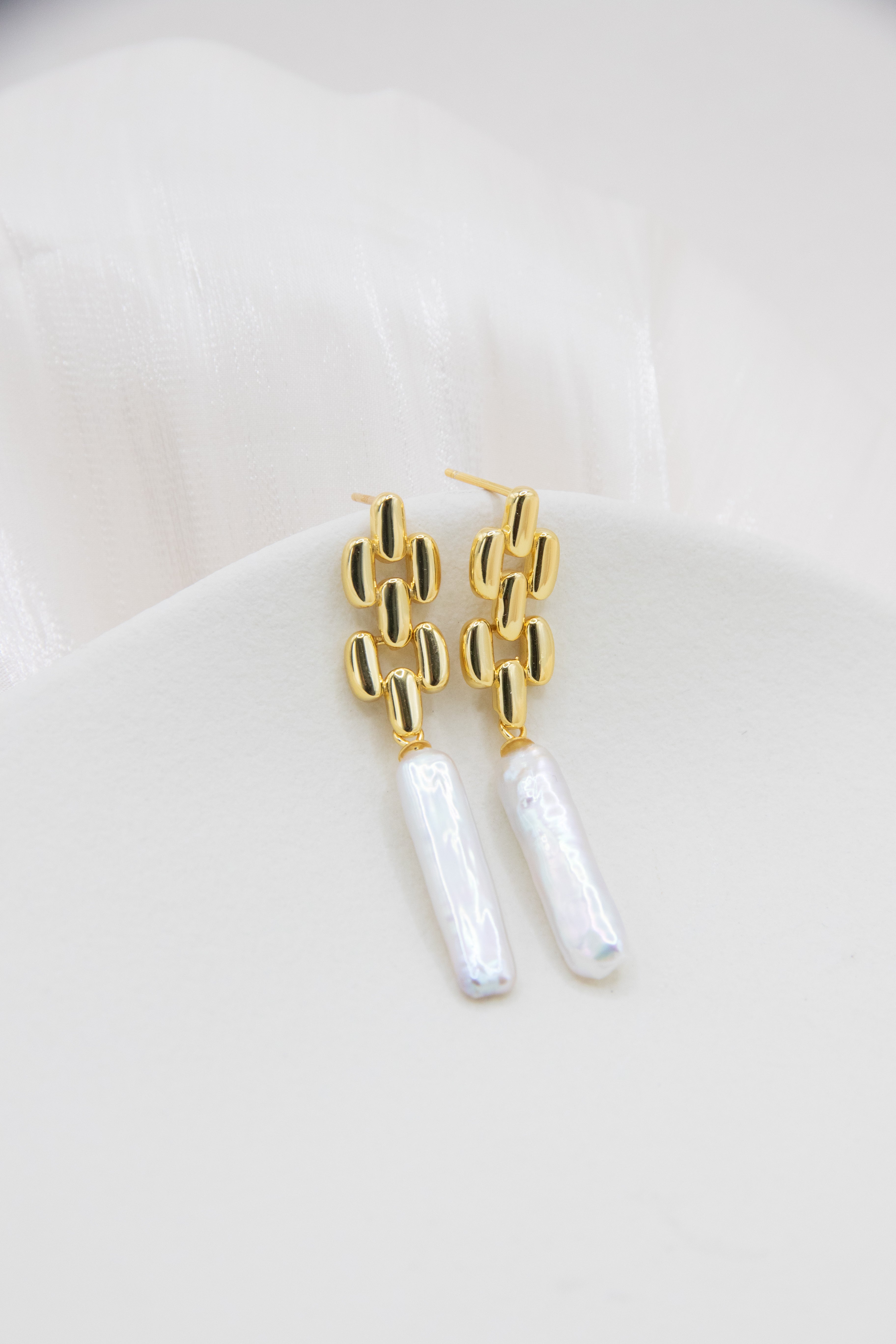 Modern Skyline – Long White stick Pearl Earrings