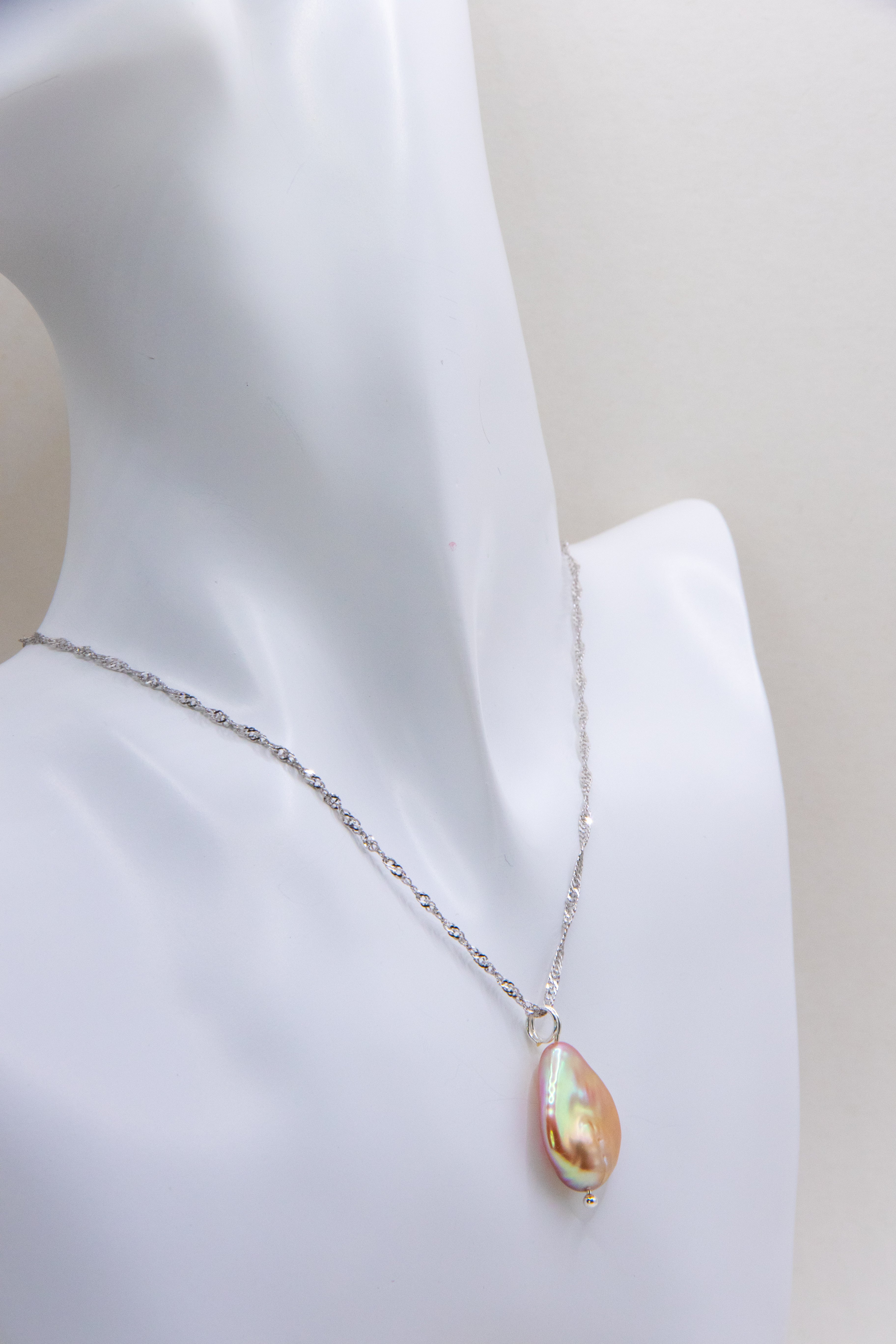 Dreamy Teardrop Pearl Pendant – Iridescent Colorful Freshwater Pearl on 925 Silver Chain