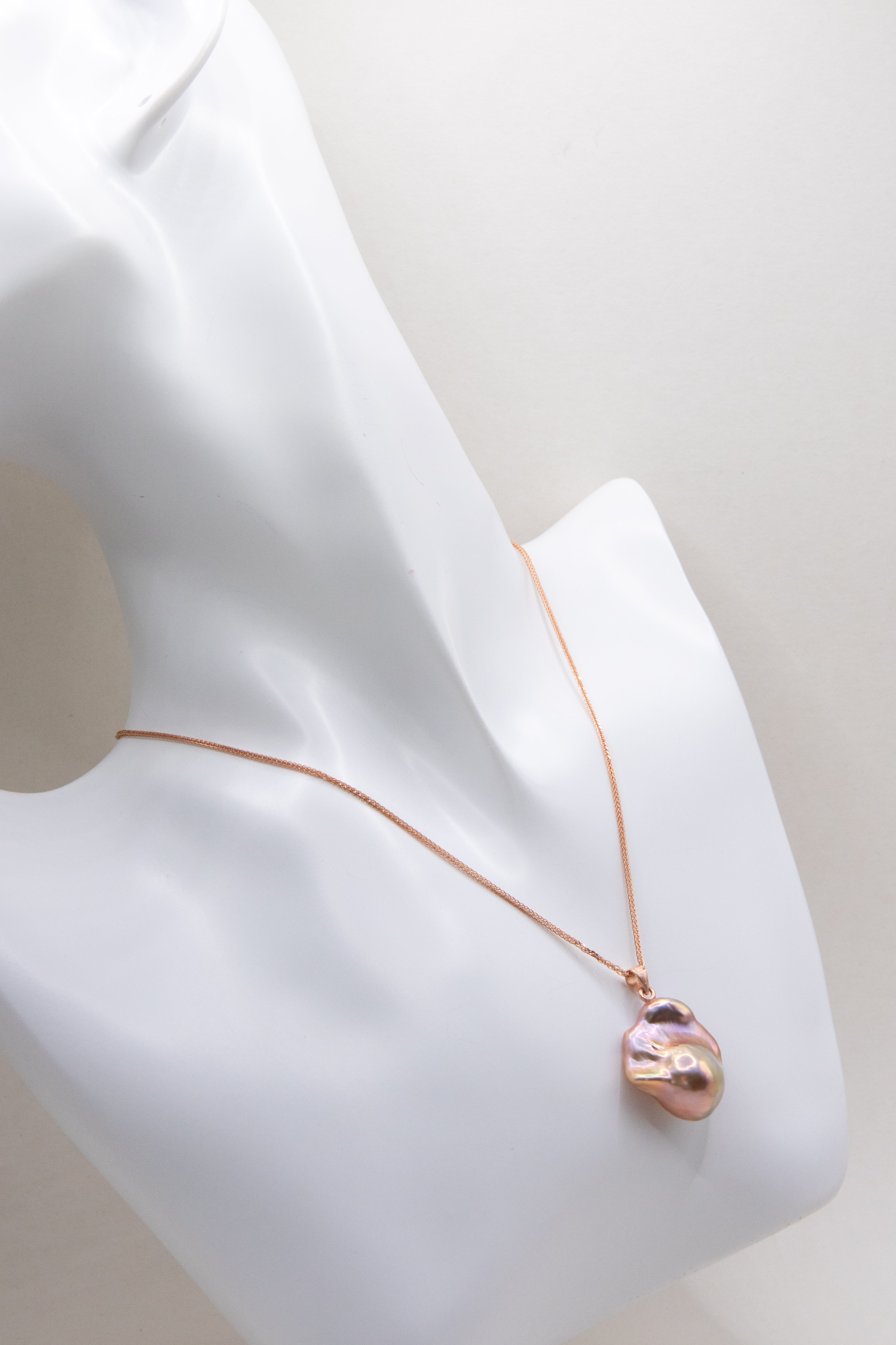 Metallic Rose Baroque Pearl Necklace – High-Luster Natural Freshwater Pearl on Adjustable Rose Gold Chain