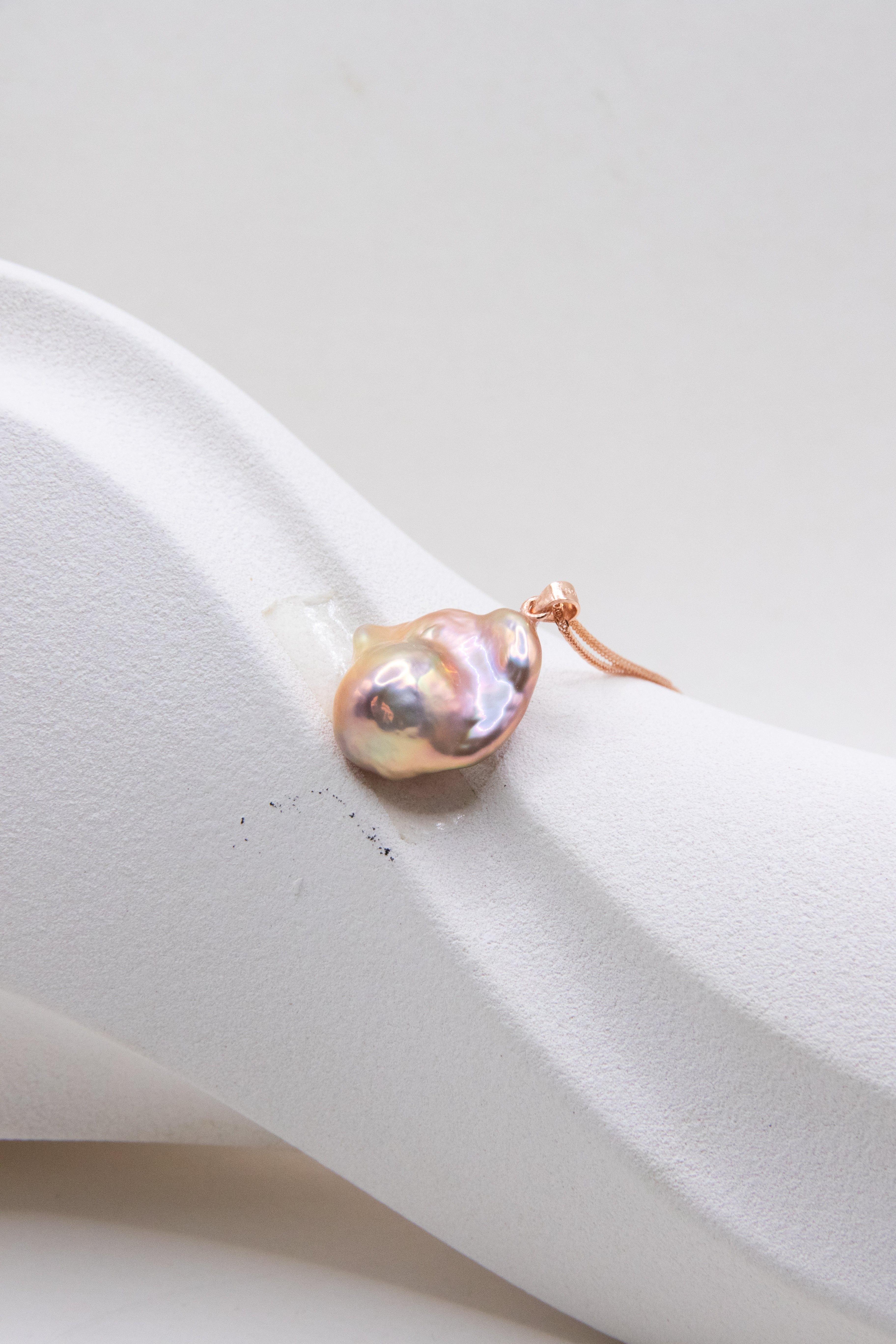 Metallic Rose Baroque Pearl Necklace – High-Luster Natural Freshwater Pearl on Adjustable Rose Gold Chain