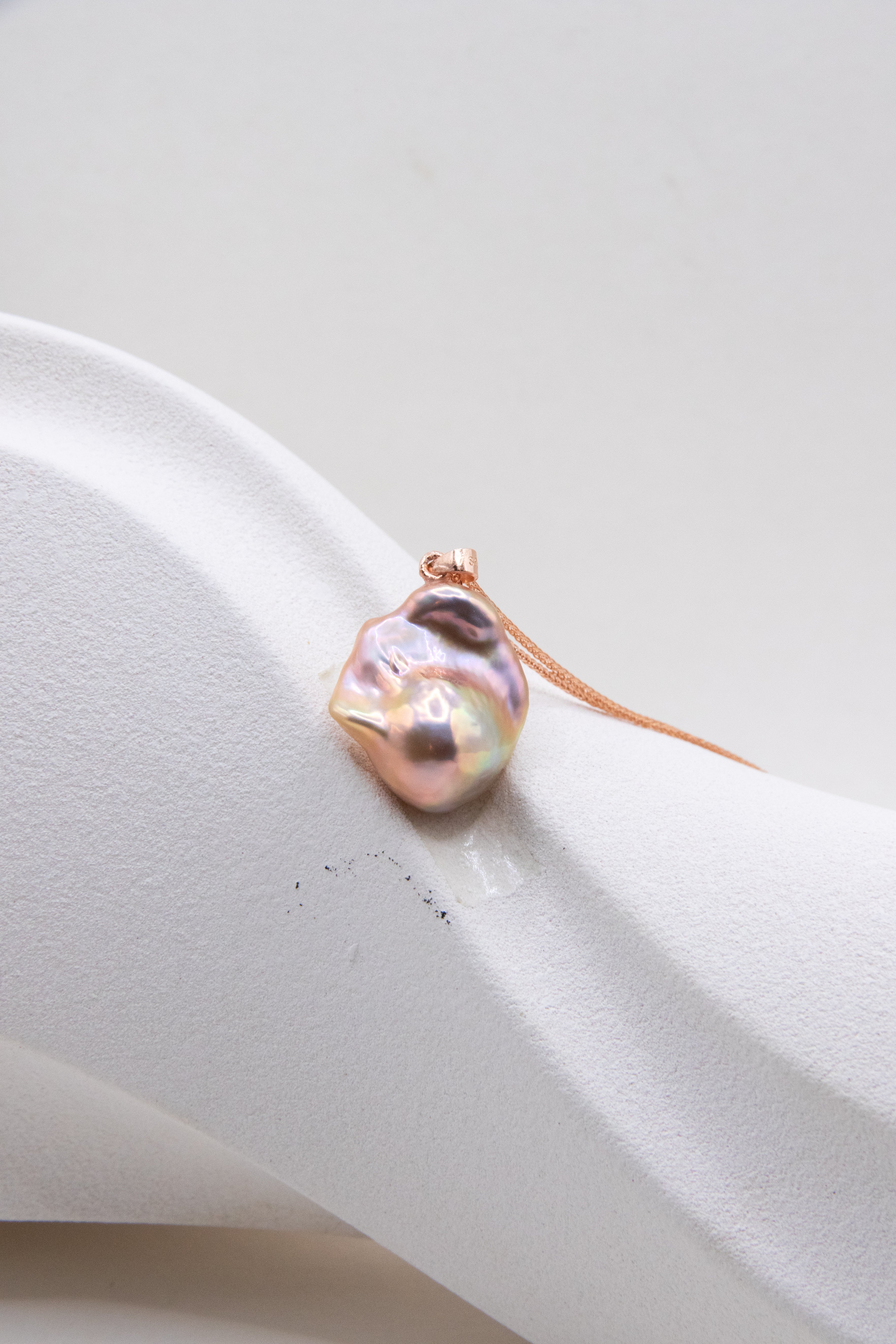 Metallic Rose Baroque Pearl Necklace – High-Luster Natural Freshwater Pearl on Adjustable Rose Gold Chain