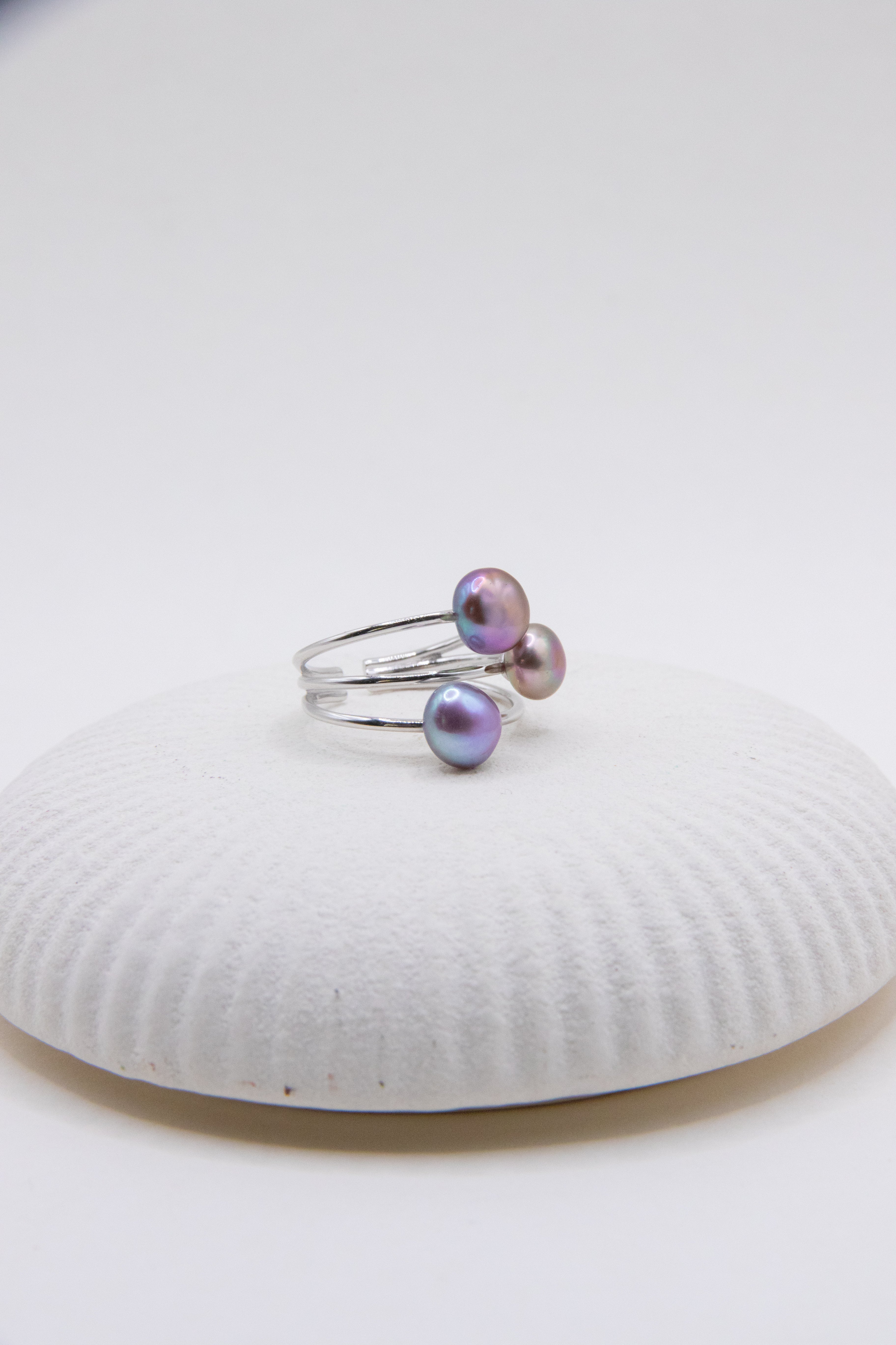 EXCELLENT Triple Seedless Pearl Ring – Metallic Green-Purple Luster on Sterling Silver