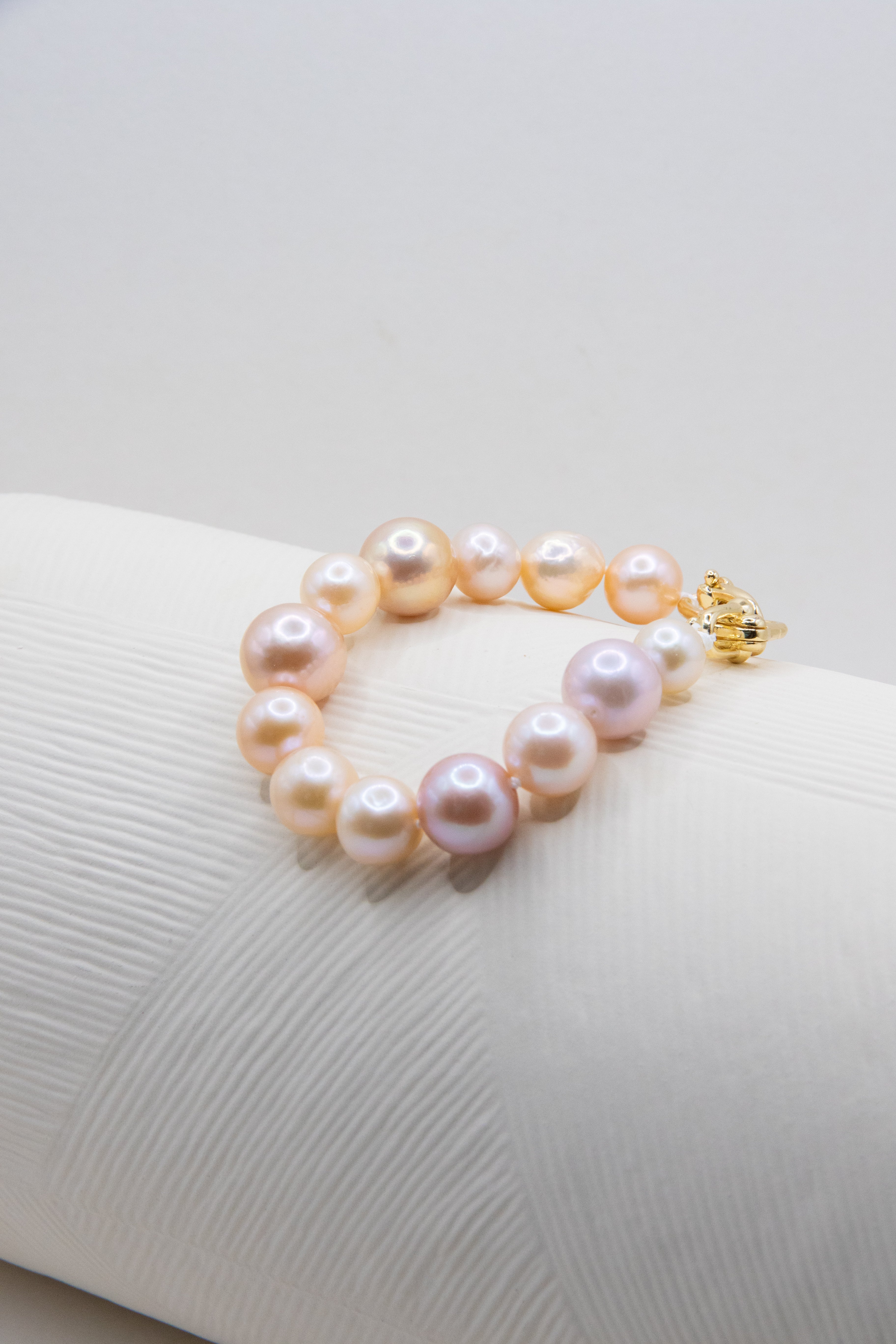 Candy Toned Large Pearl Bracelet – Entry-Level Freshwater Pearls bracelet