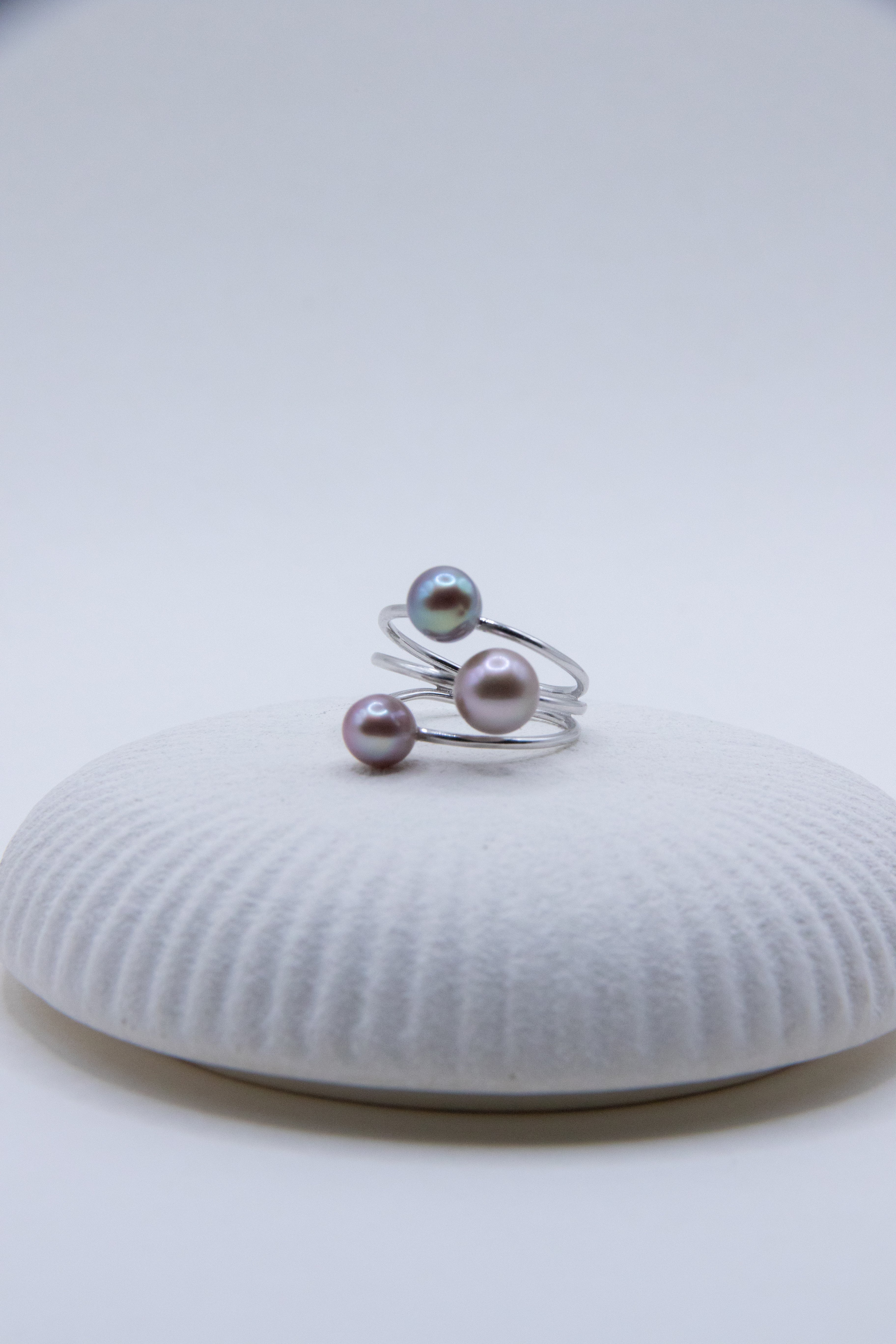 Triple pearl ring-Daily colors.