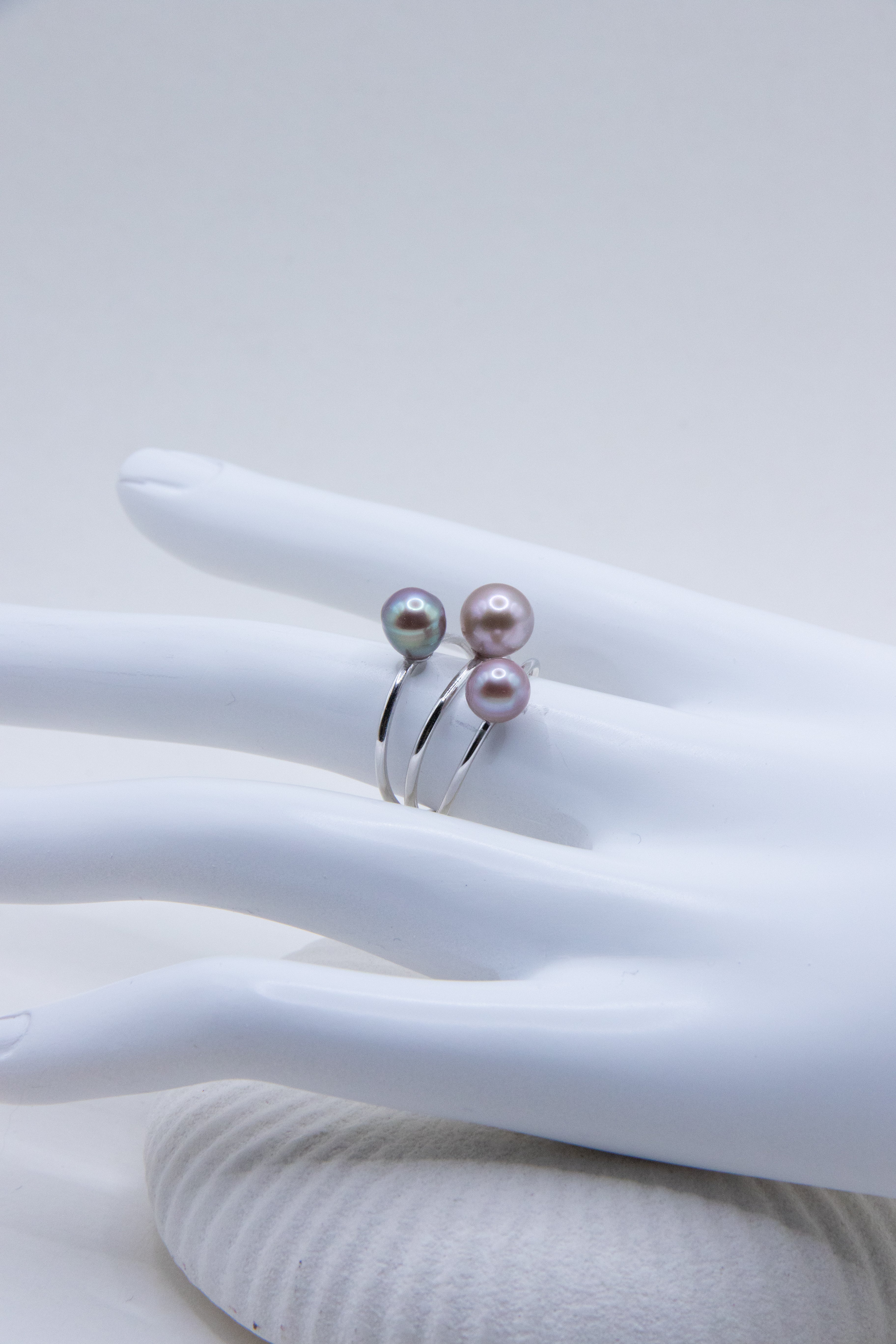 Triple pearl ring-Daily colors.