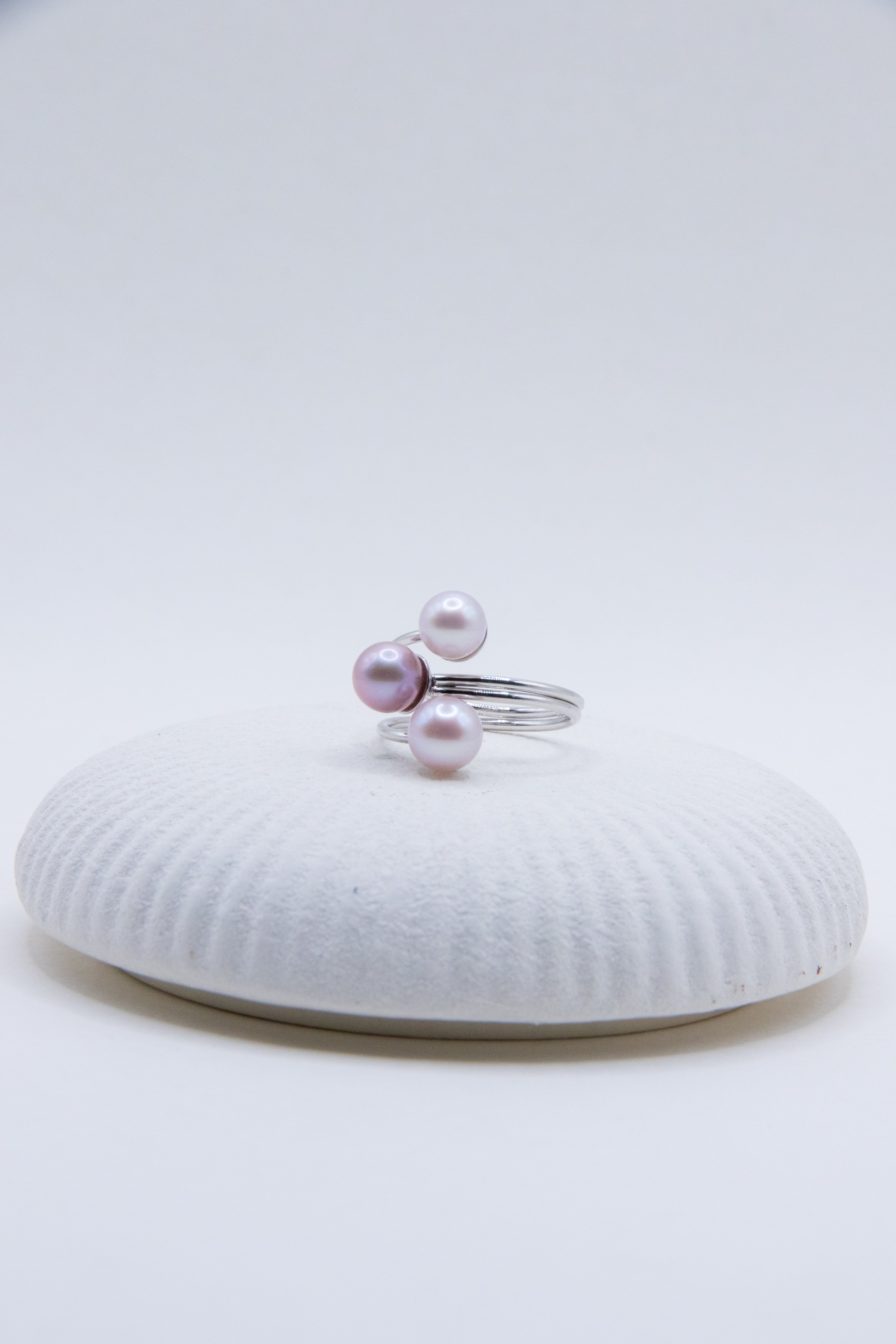 Triple pearl ring-Daily colors.
