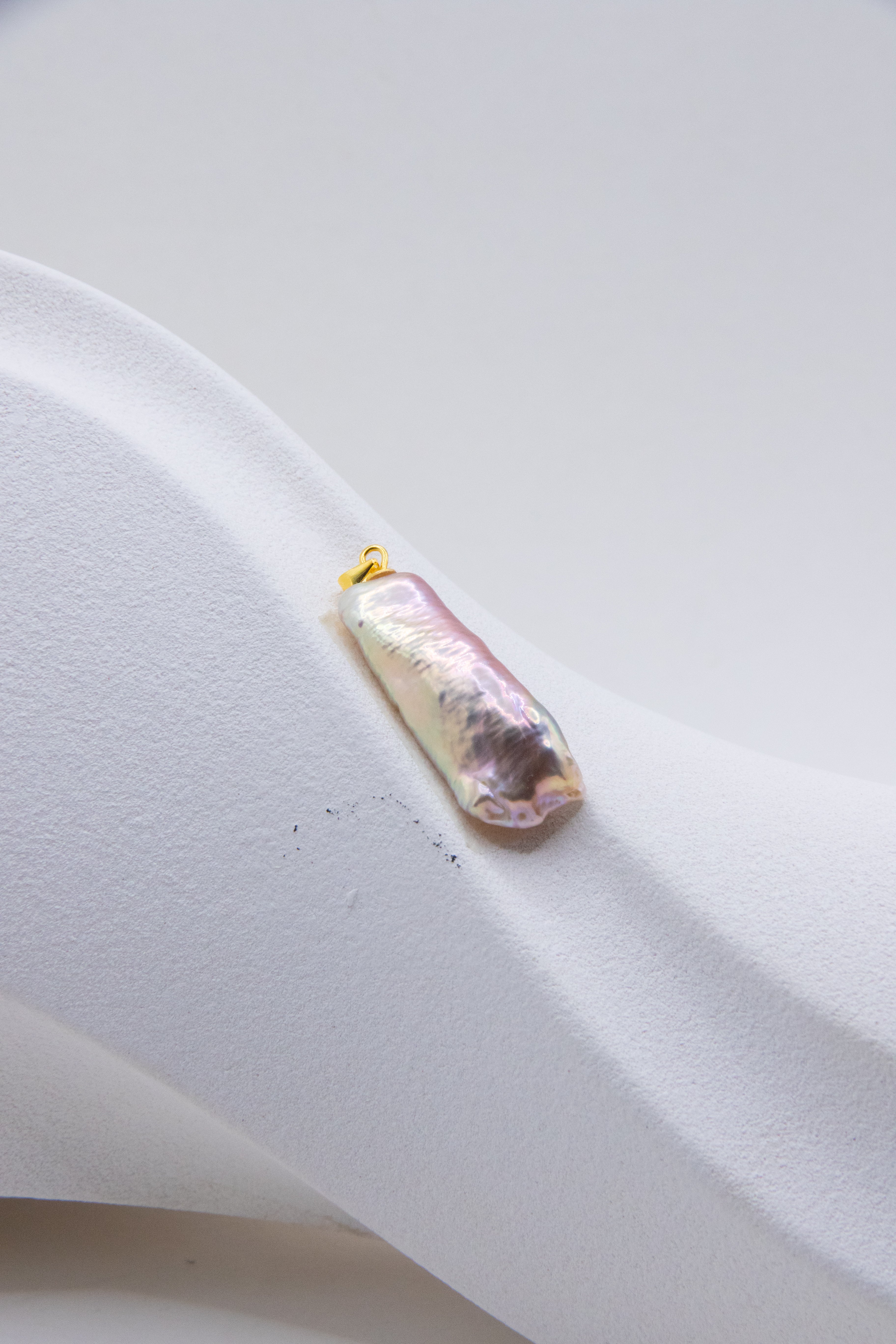 Golden PiPa Pearl Pendant – Large Metallic Seedless Baroque Pearl