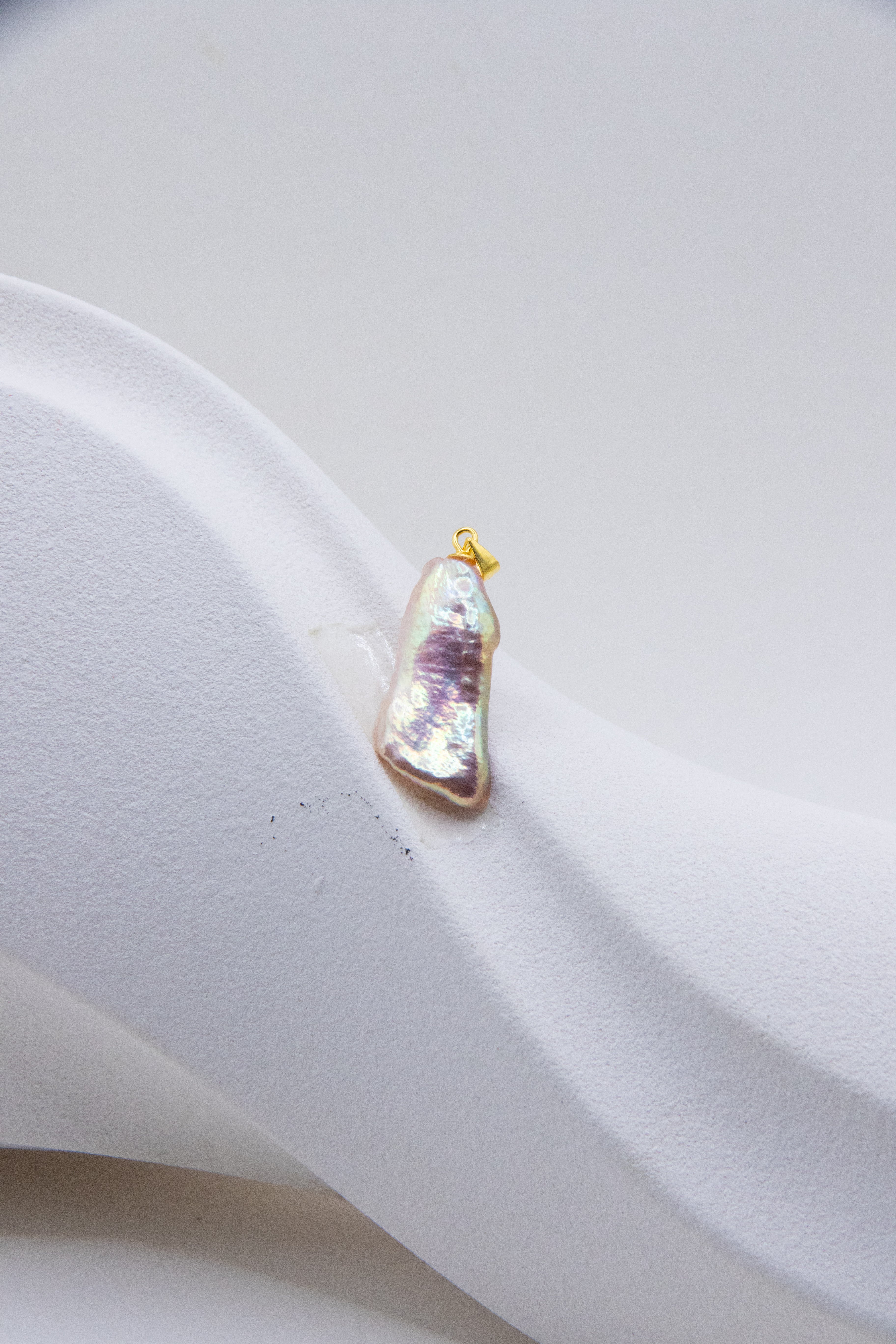 Golden PiPa Pearl Pendant – Large Metallic Seedless Baroque Pearl