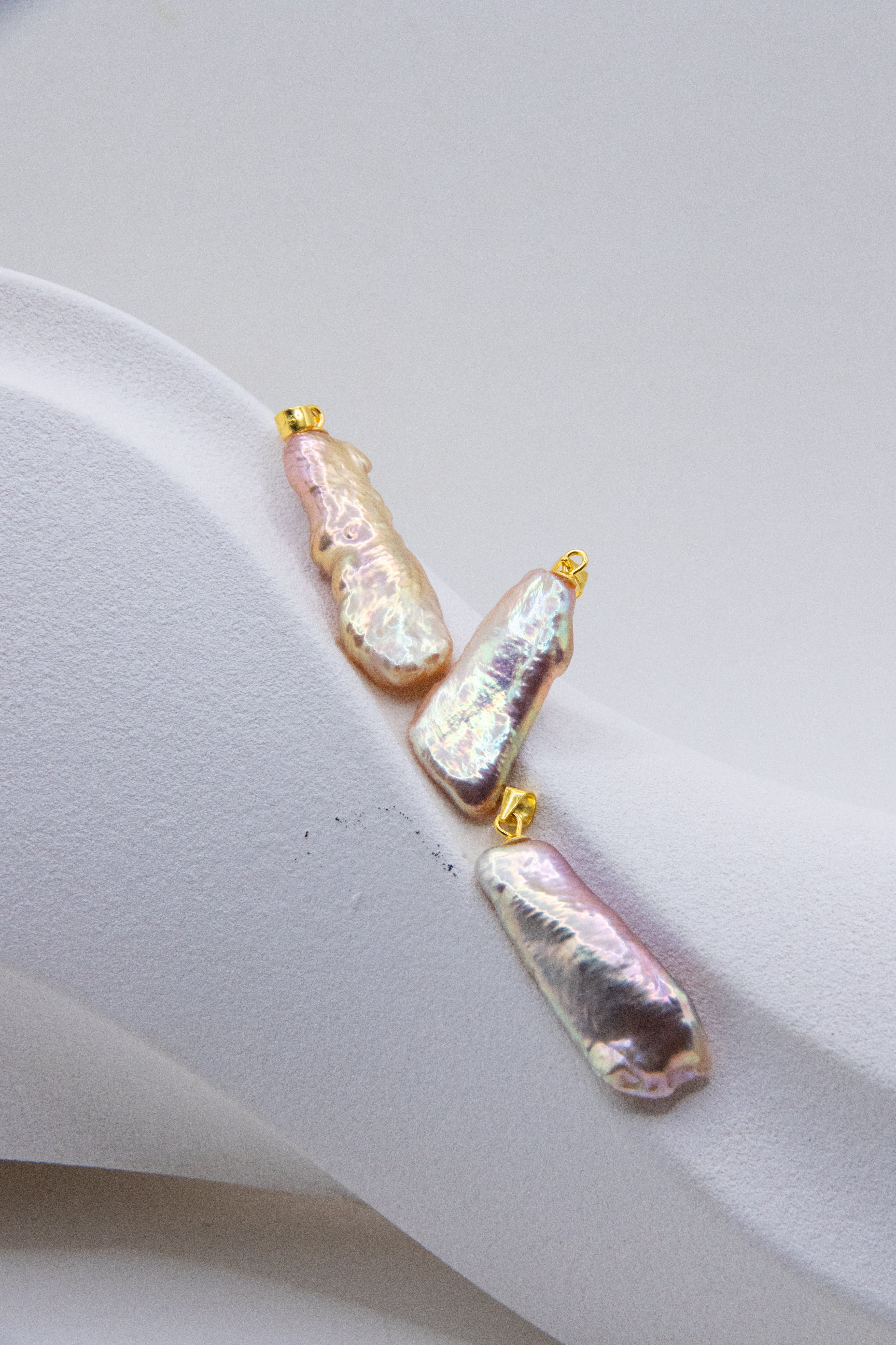 Golden PiPa Pearl Pendant – Large Metallic Seedless Baroque Pearl