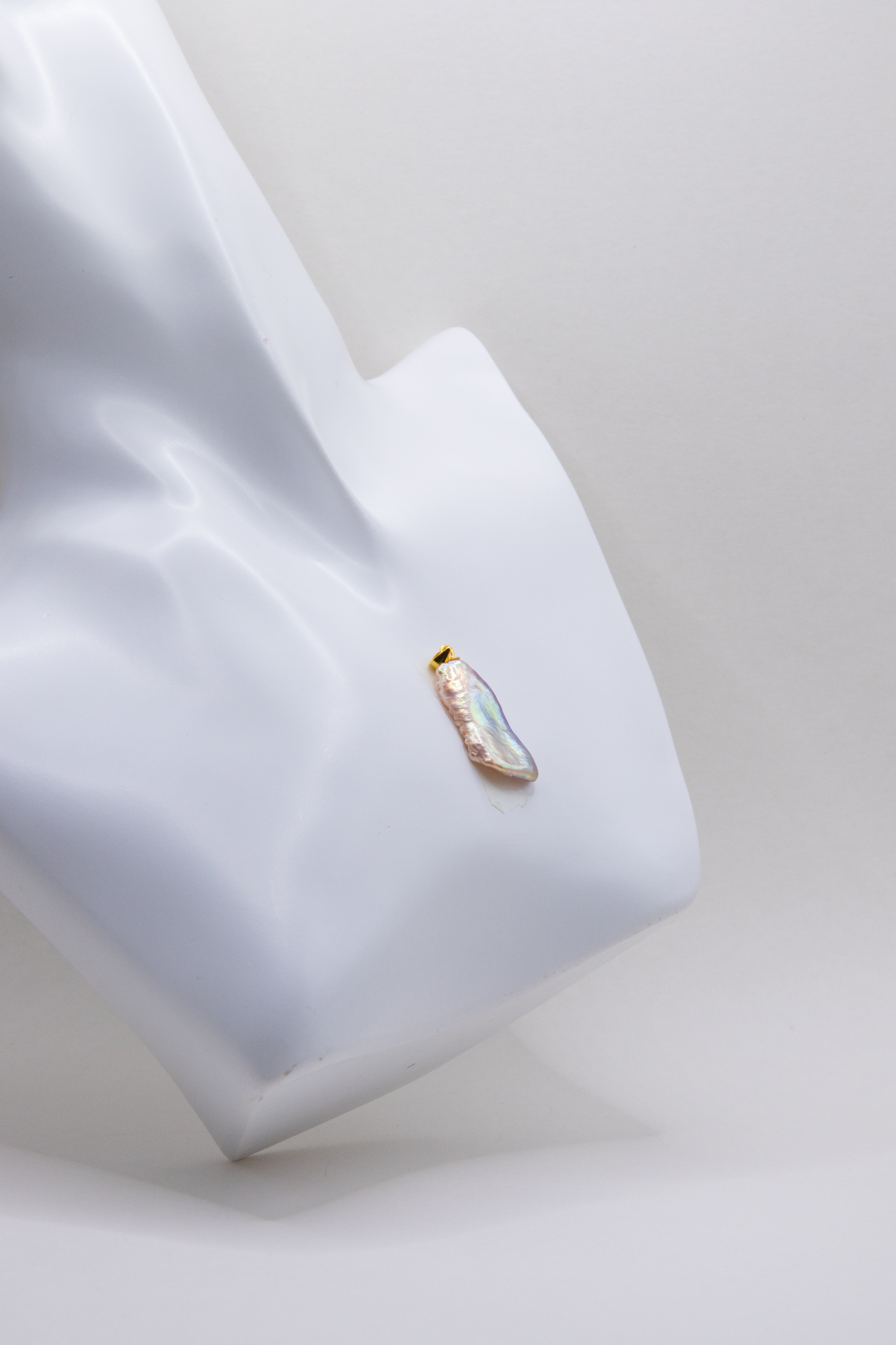 Golden PiPa Pearl Pendant – Large Metallic Seedless Baroque Pearl