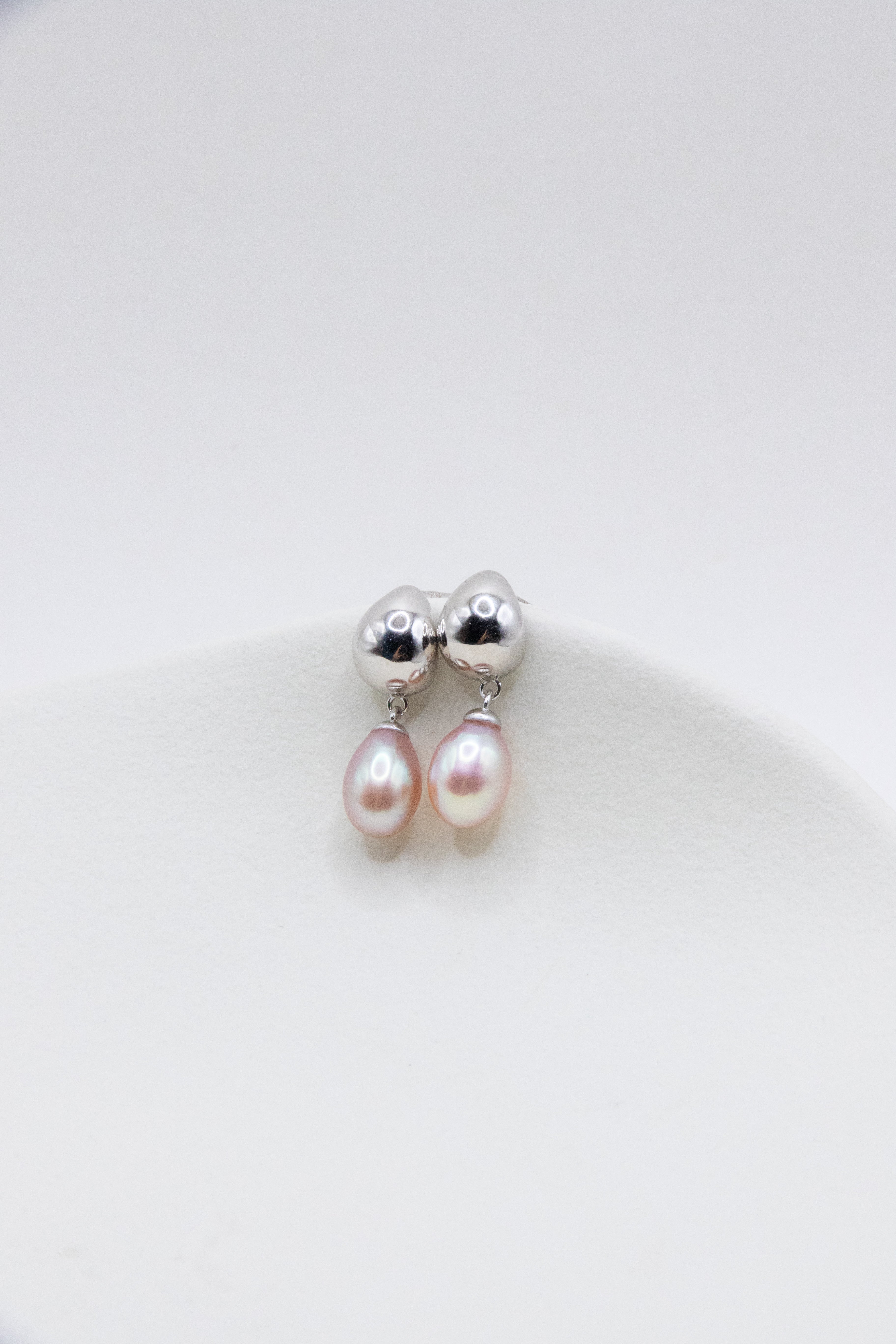 Pink Drop Pearl Earrings – Natural Teardrop Pearls with Polished Silver & Gold Hoops