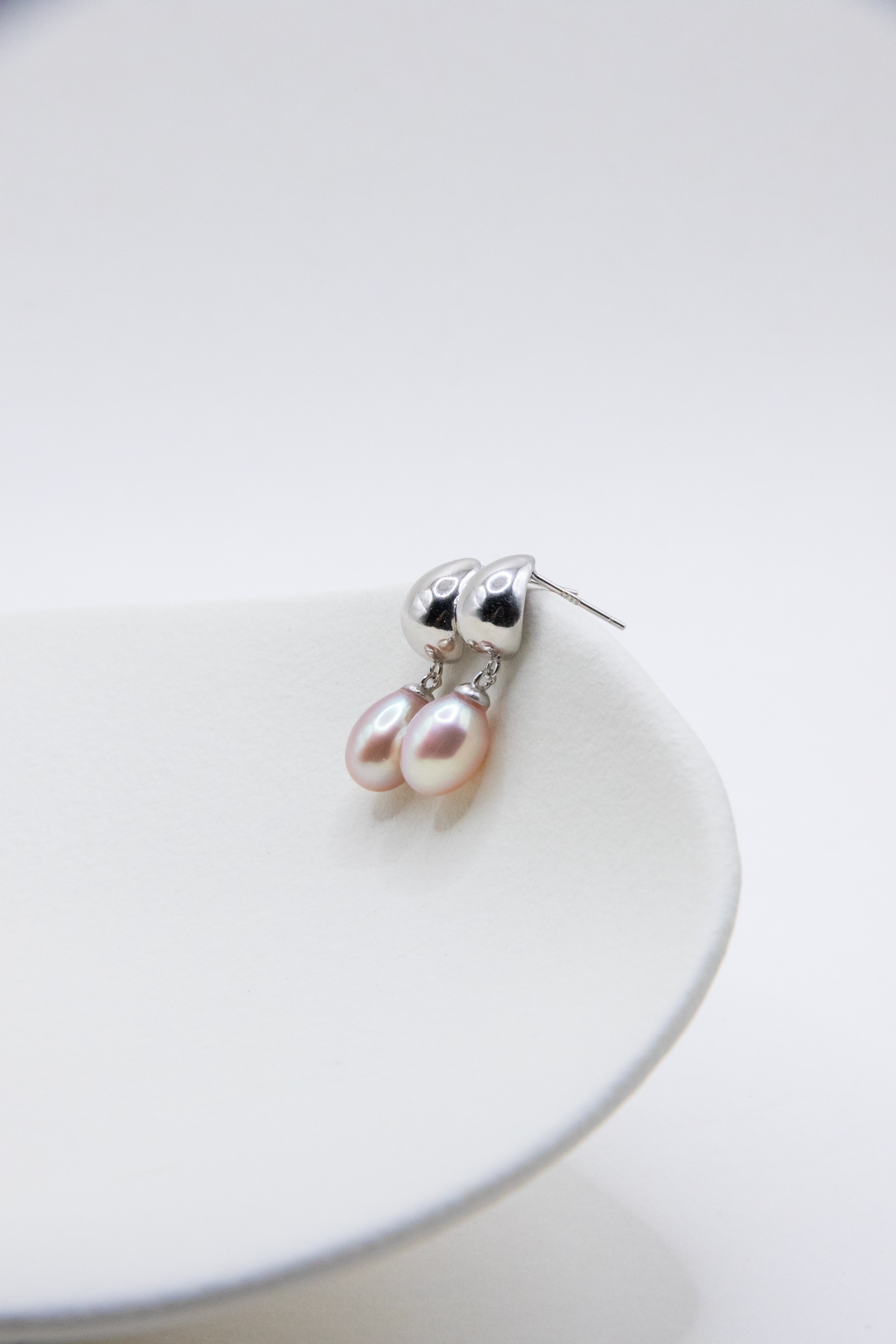 Pink Drop Pearl Earrings – Natural Teardrop Pearls with Polished Silver & Gold Hoops