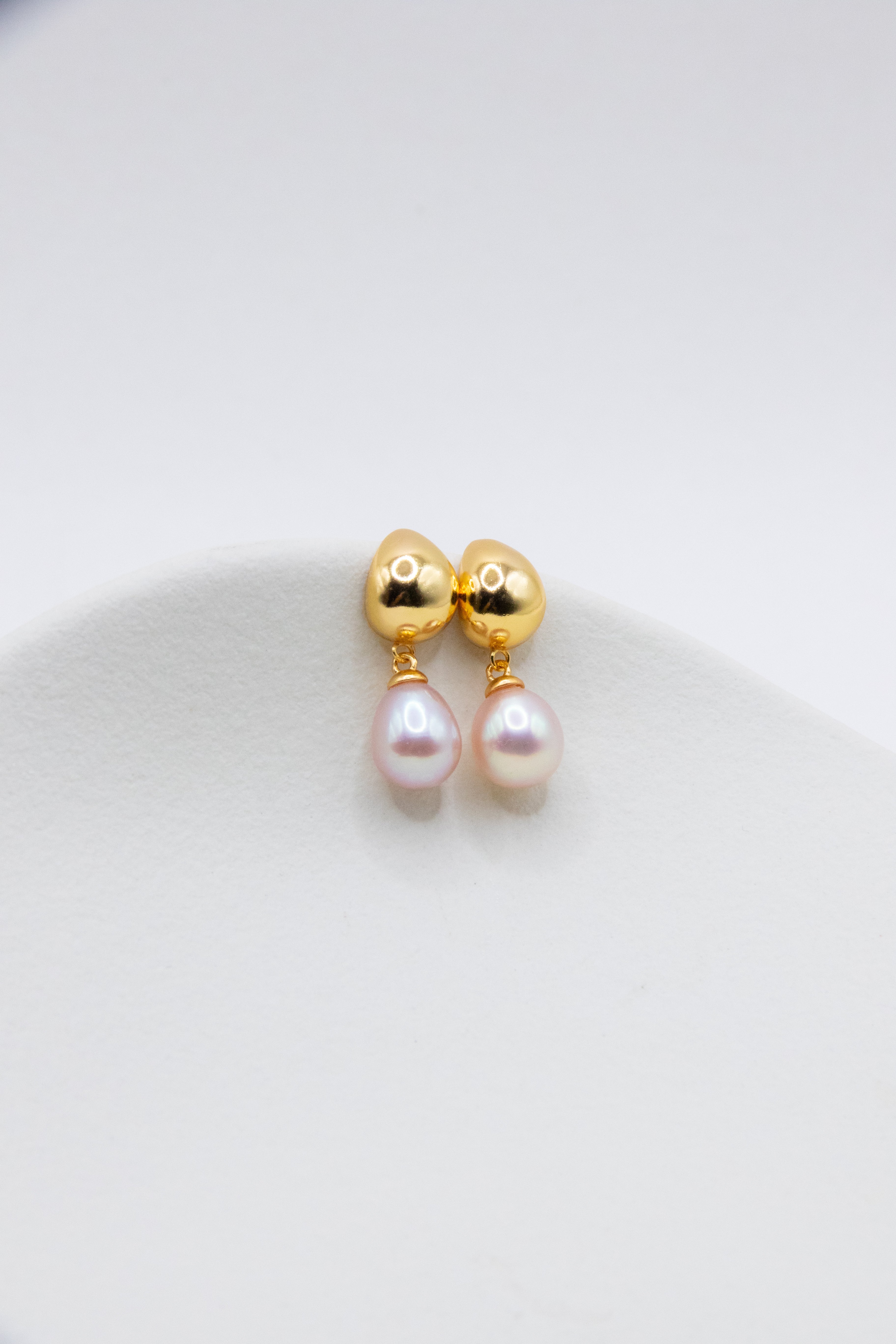 Pink Drop Pearl Earrings – Natural Teardrop Pearls with Polished Silver & Gold Hoops
