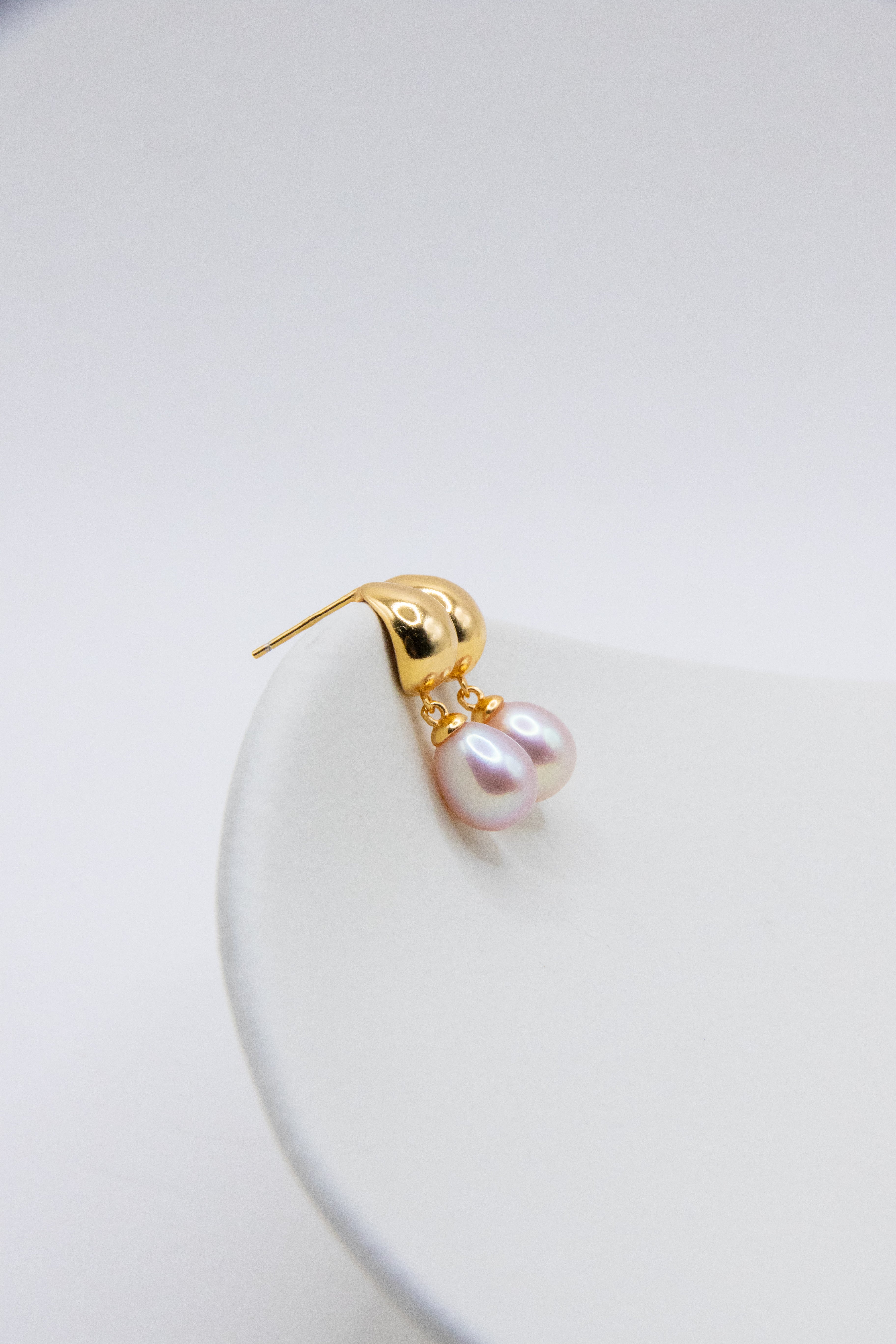 Pink Drop Pearl Earrings – Natural Teardrop Pearls with Polished Silver & Gold Hoops