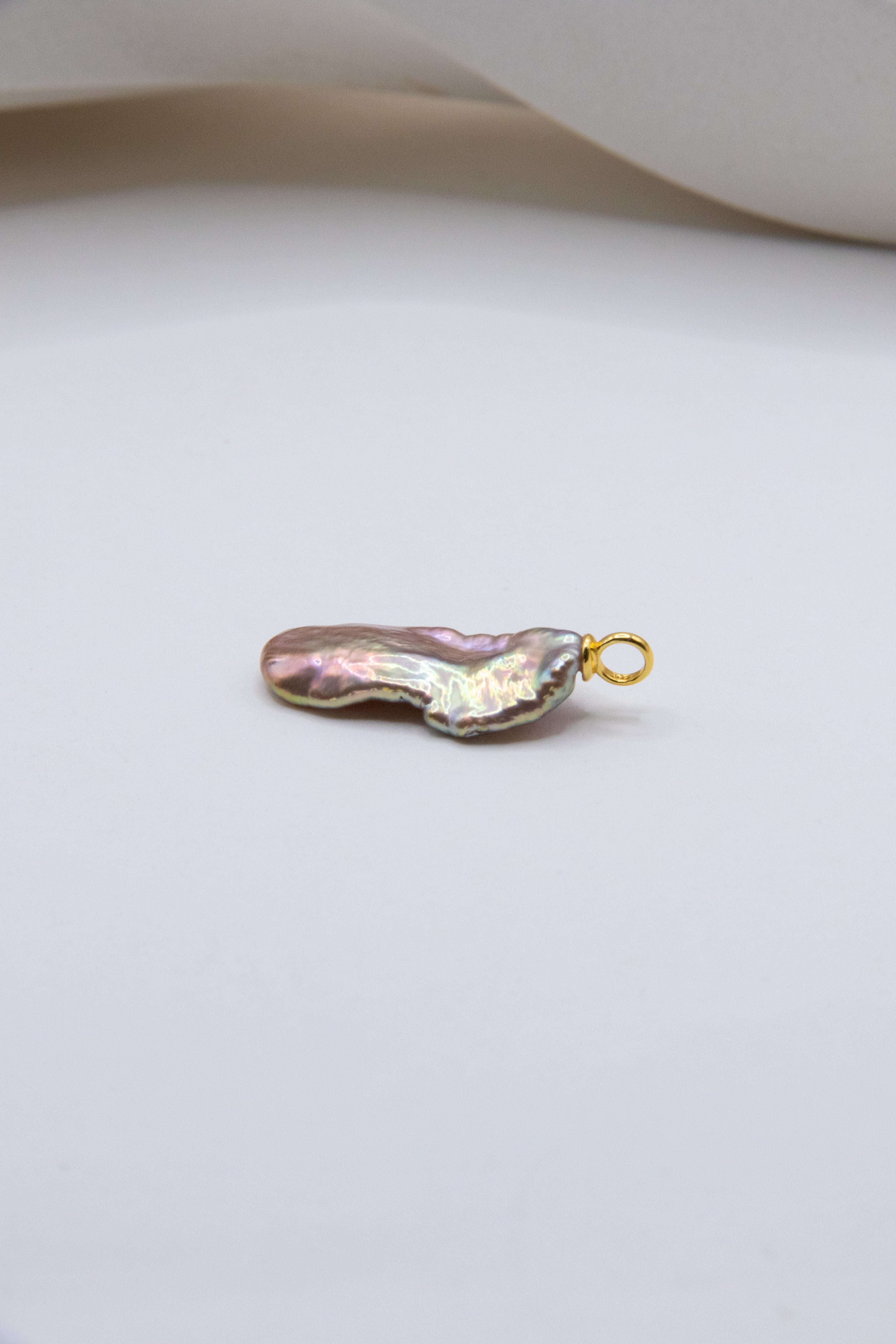 Excellent Metallic Green-Purple PiPa Baroque Pearl Pendant – Rare Seedless Long Pearl for Bold Expression