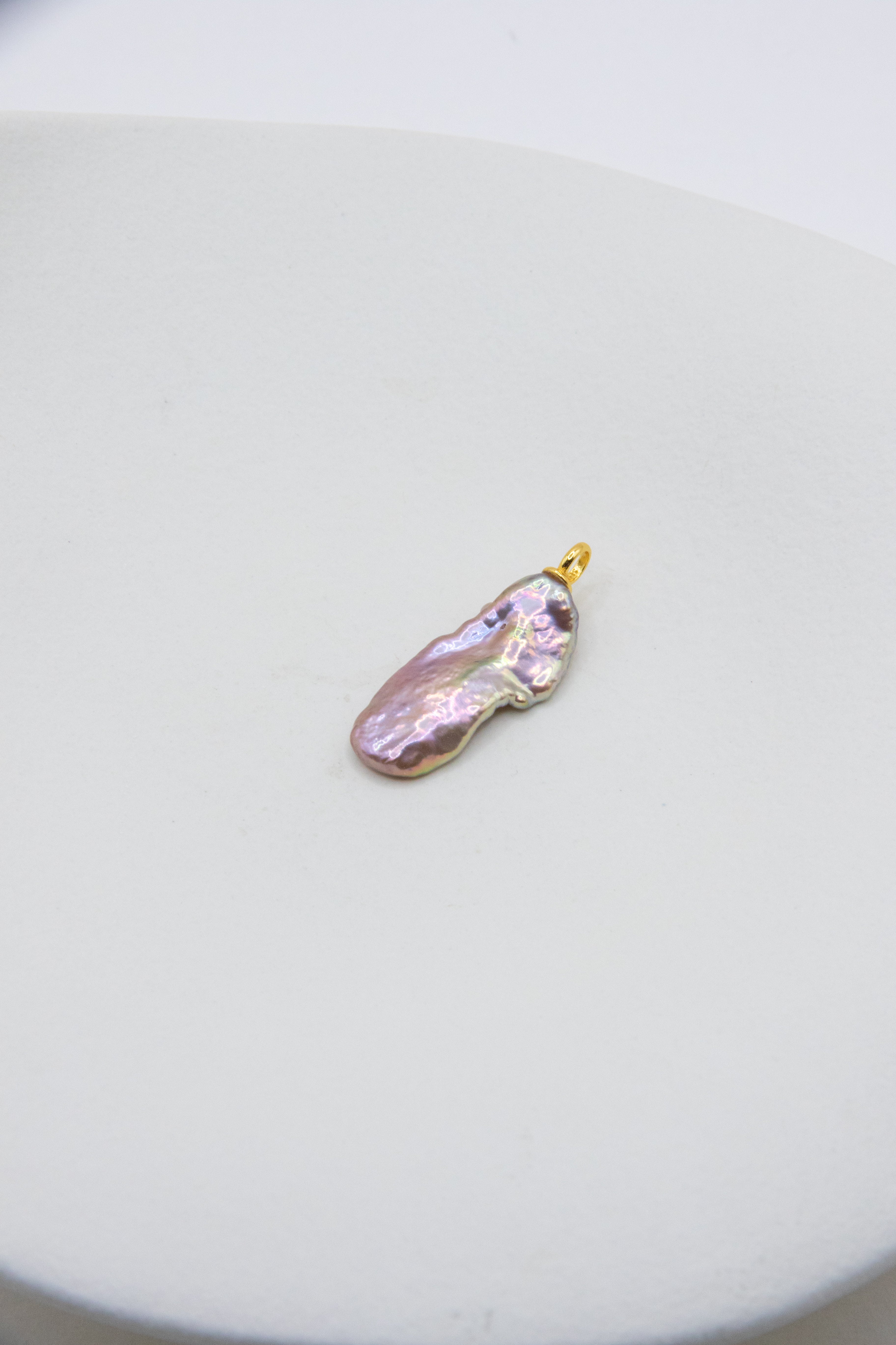 Excellent Metallic Green-Purple PiPa Baroque Pearl Pendant – Rare Seedless Long Pearl for Bold Expression