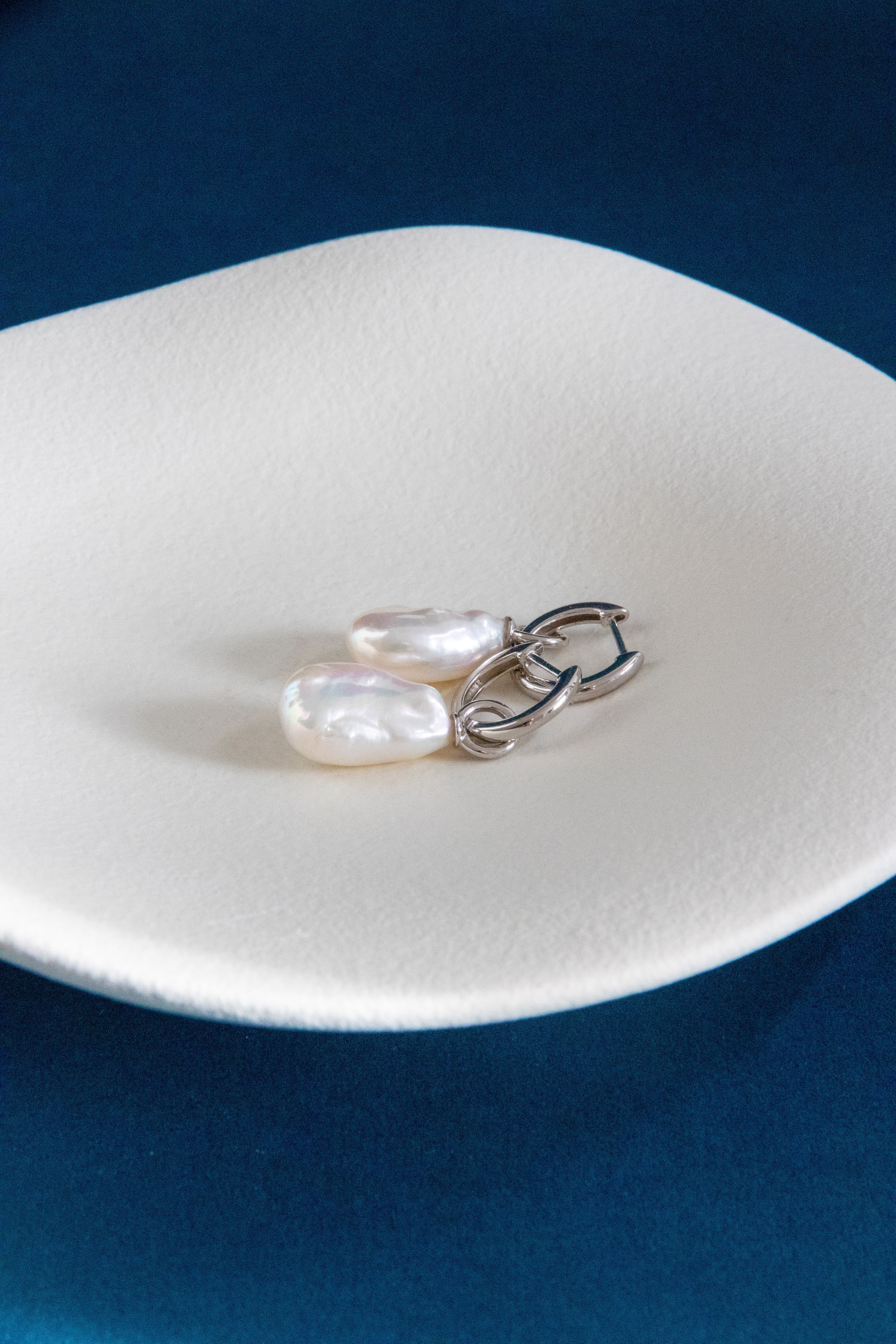 Convertible Drop Pearl Hoop Earrings – 2-in-1 Modern Teardrop Design