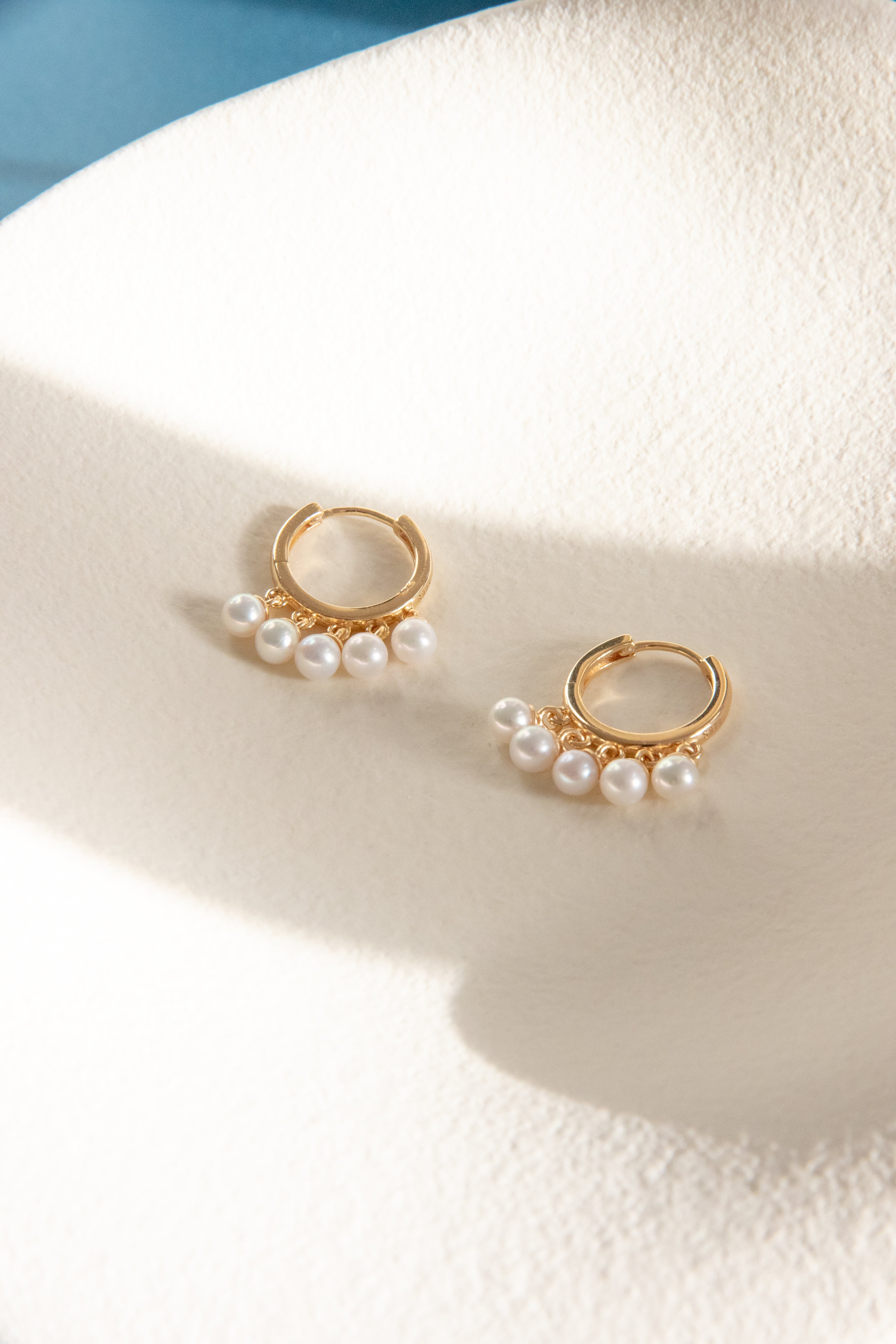 Dancing Mini White Pearl Hoop Earrings – 5-Pearl Cluster on Gold-Plated Hoops