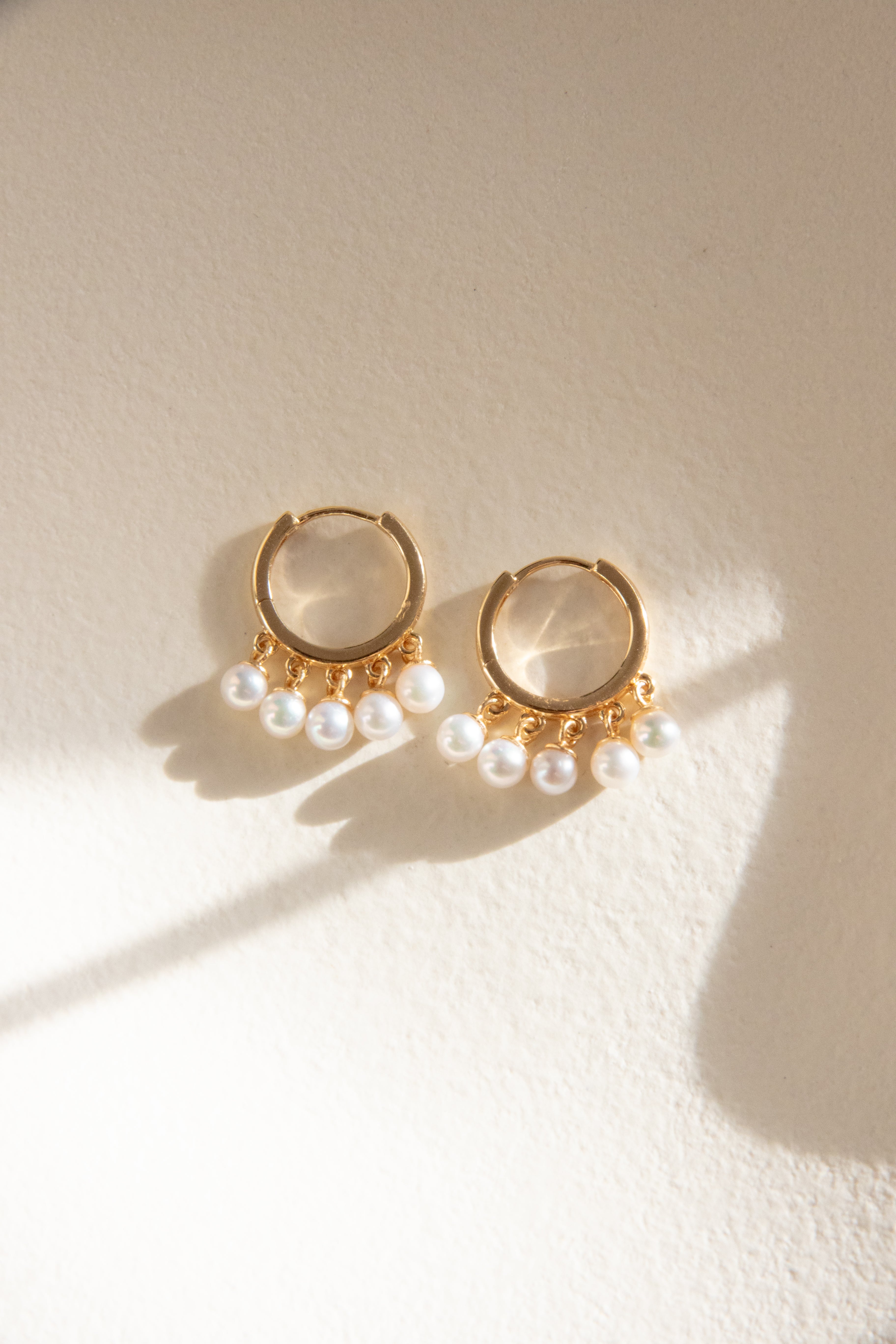 Dancing Mini White Pearl Hoop Earrings – 5-Pearl Cluster on Gold-Plated Hoops