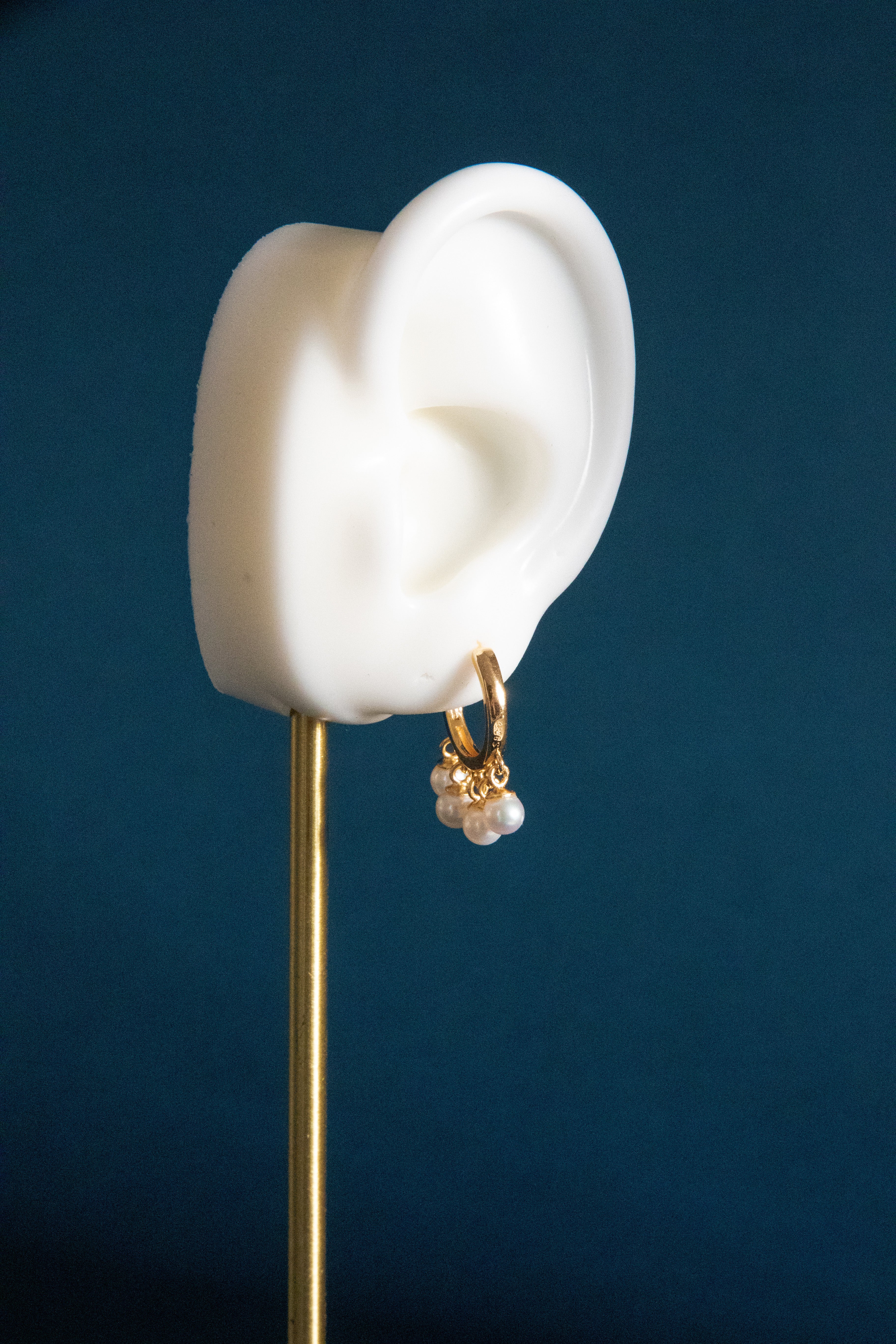 Dancing Mini White Pearl Hoop Earrings – 5-Pearl Cluster on Gold-Plated Hoops