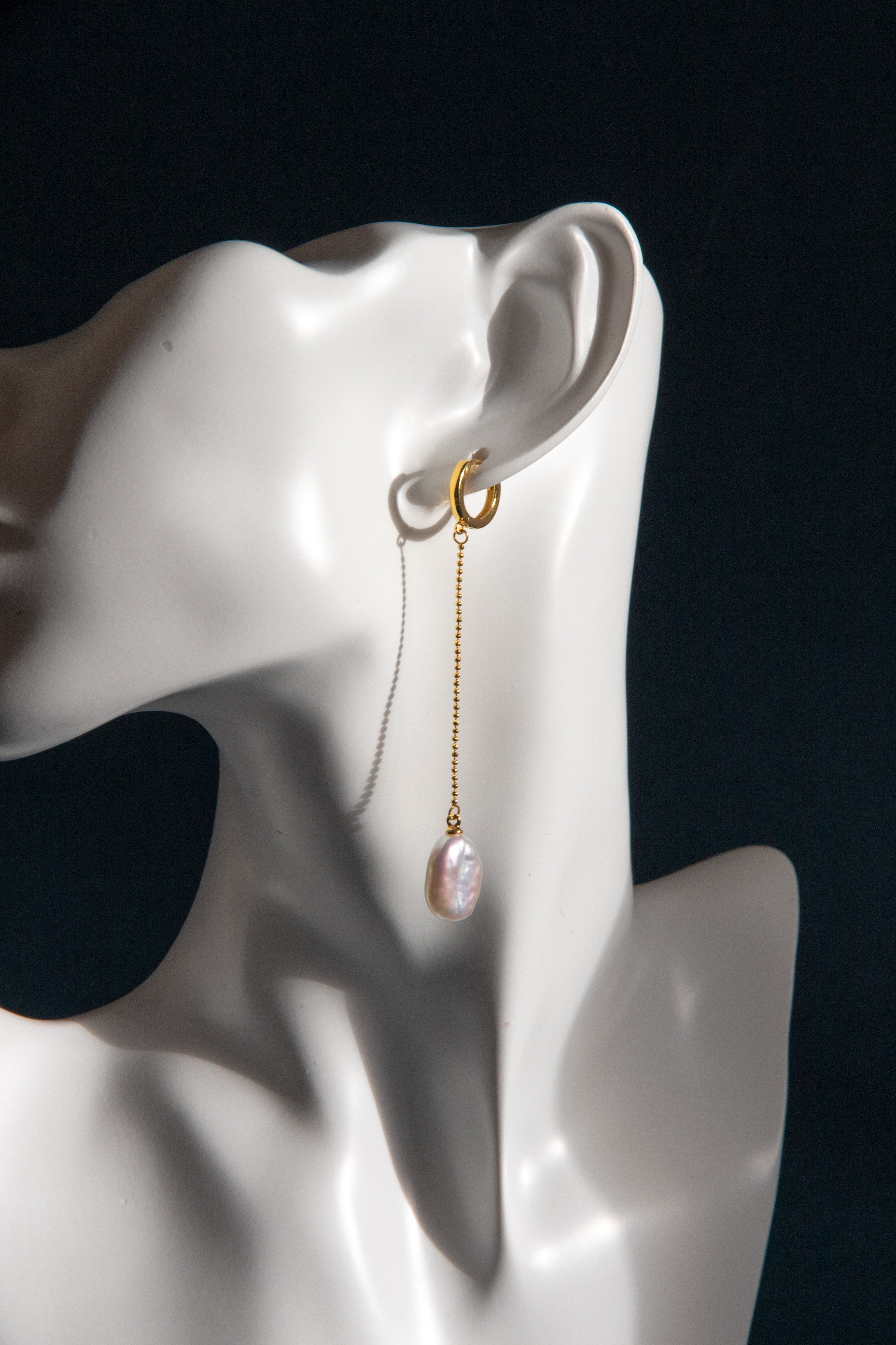 Featherlight Chain Earrings with Swinging Pearls – Whispering Elegance