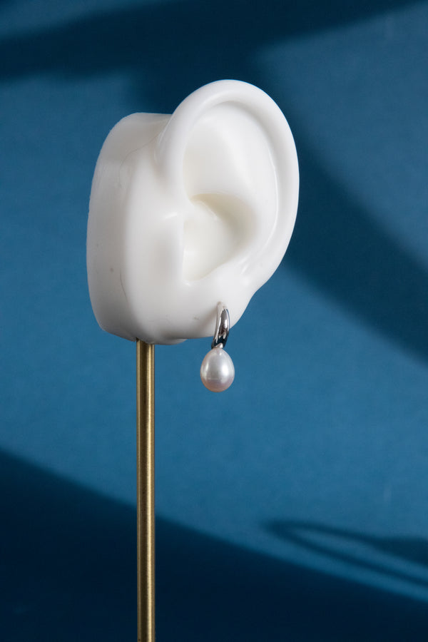 Everyday Drop Pearl Earrings – White Petal Pearls series 1