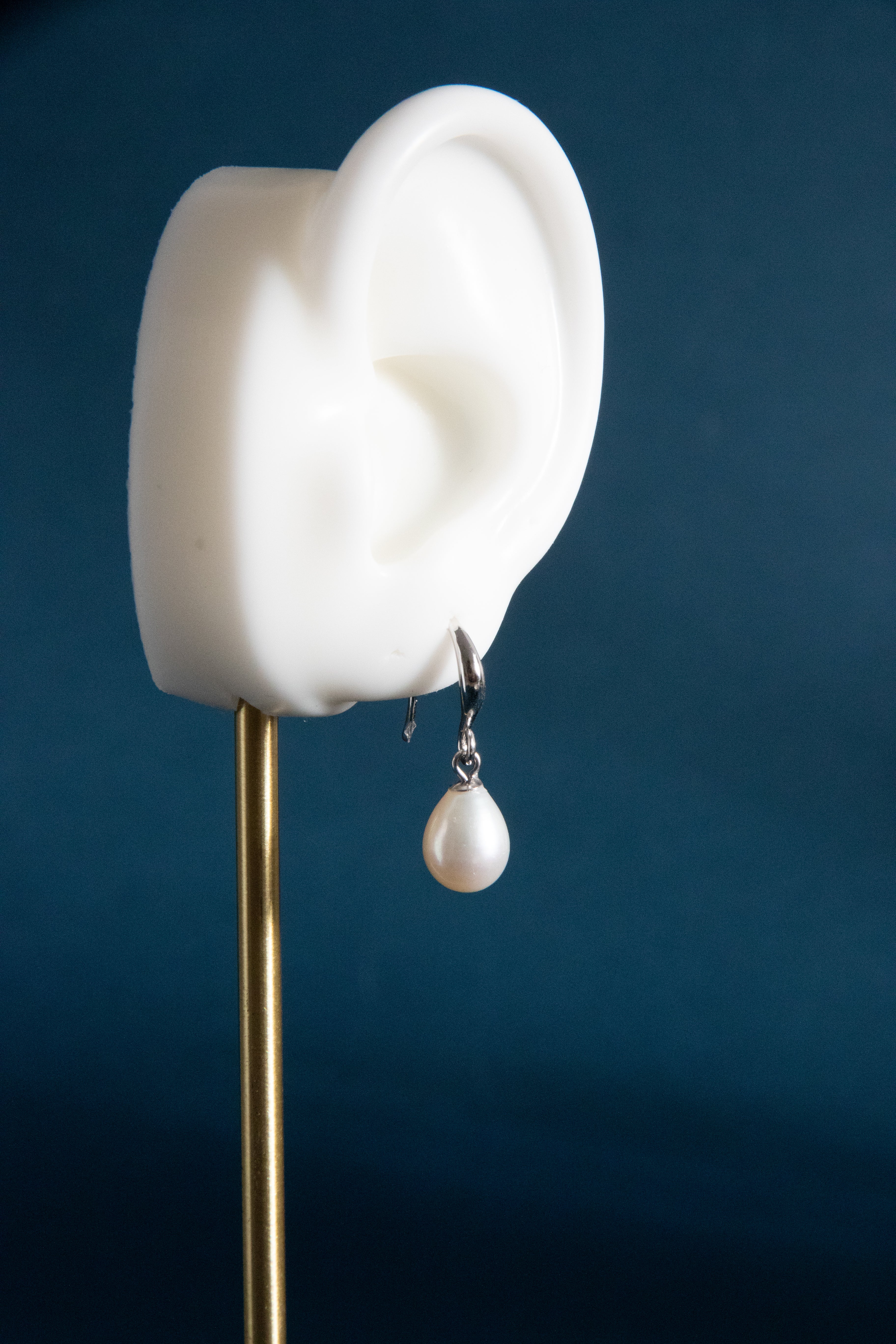Everyday Drop Pearl Earrings – White Petal Pearls Dancing Version