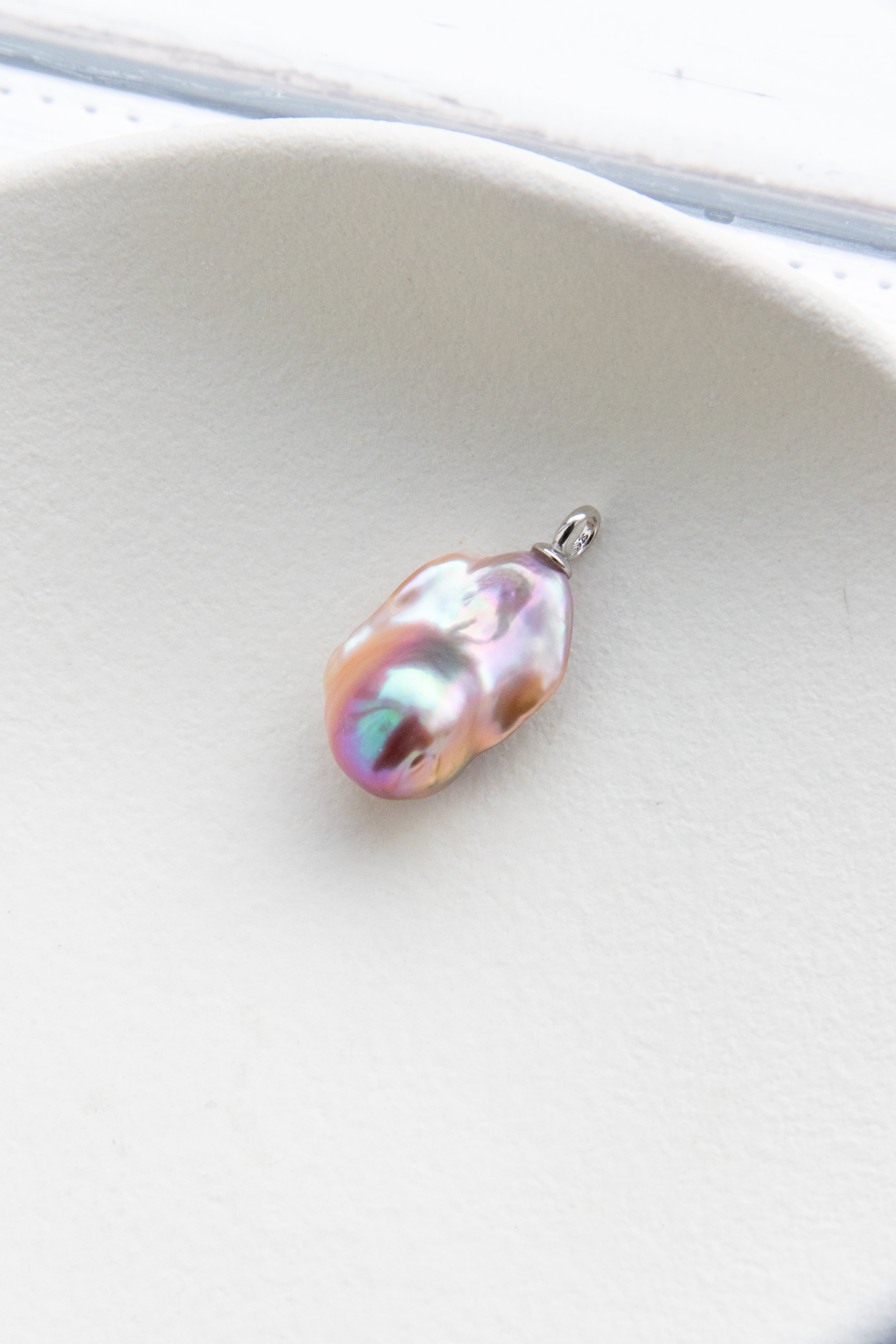 Blue-Purple Aurora Baroque Pearl Pendant – Natural Color Gradient