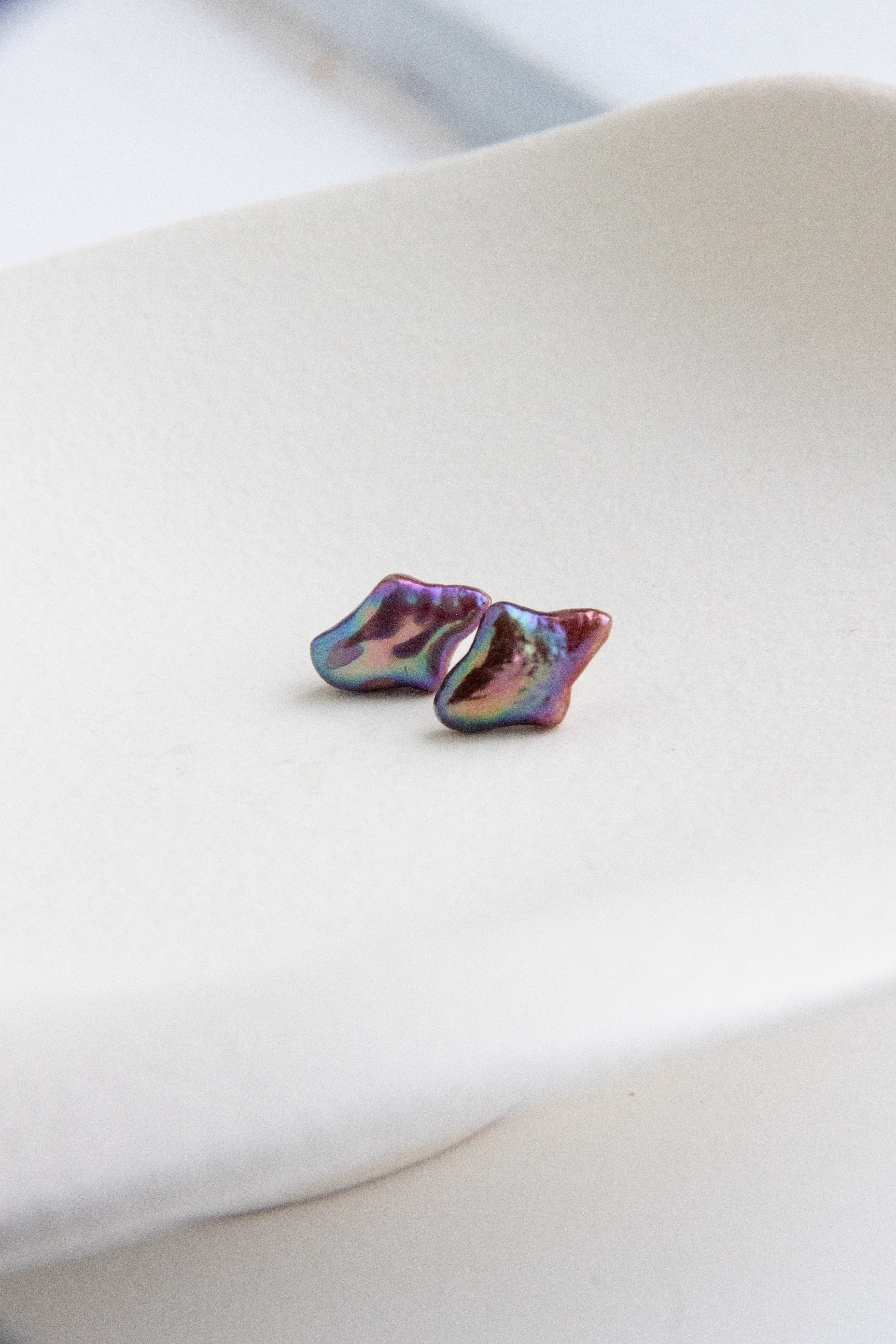 Aurora Purple-Green “Northern Star” Pearl Earrings – Iridescent Magic