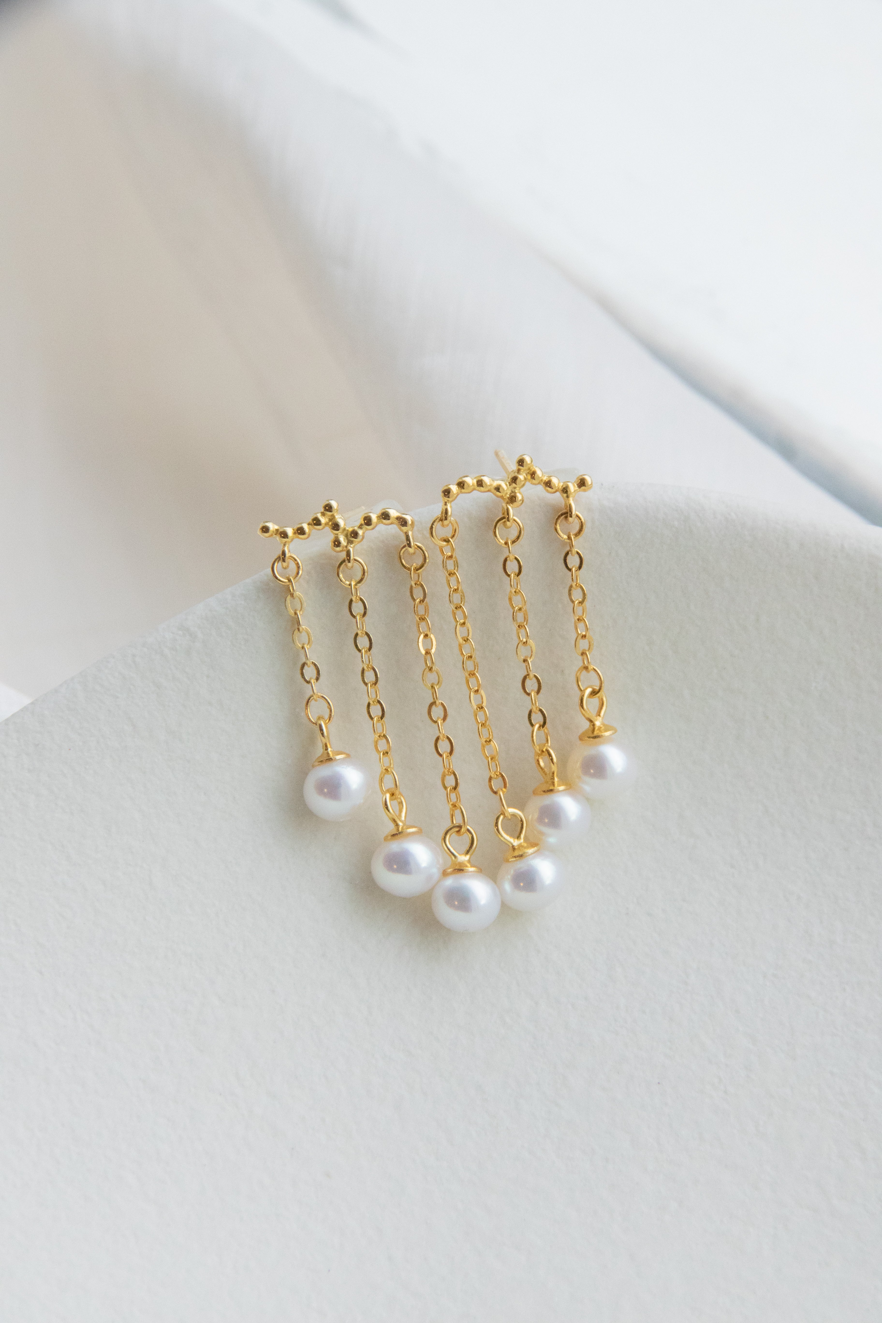 Dancing Curtain Earrings – Top White Pearls on Silver Chain