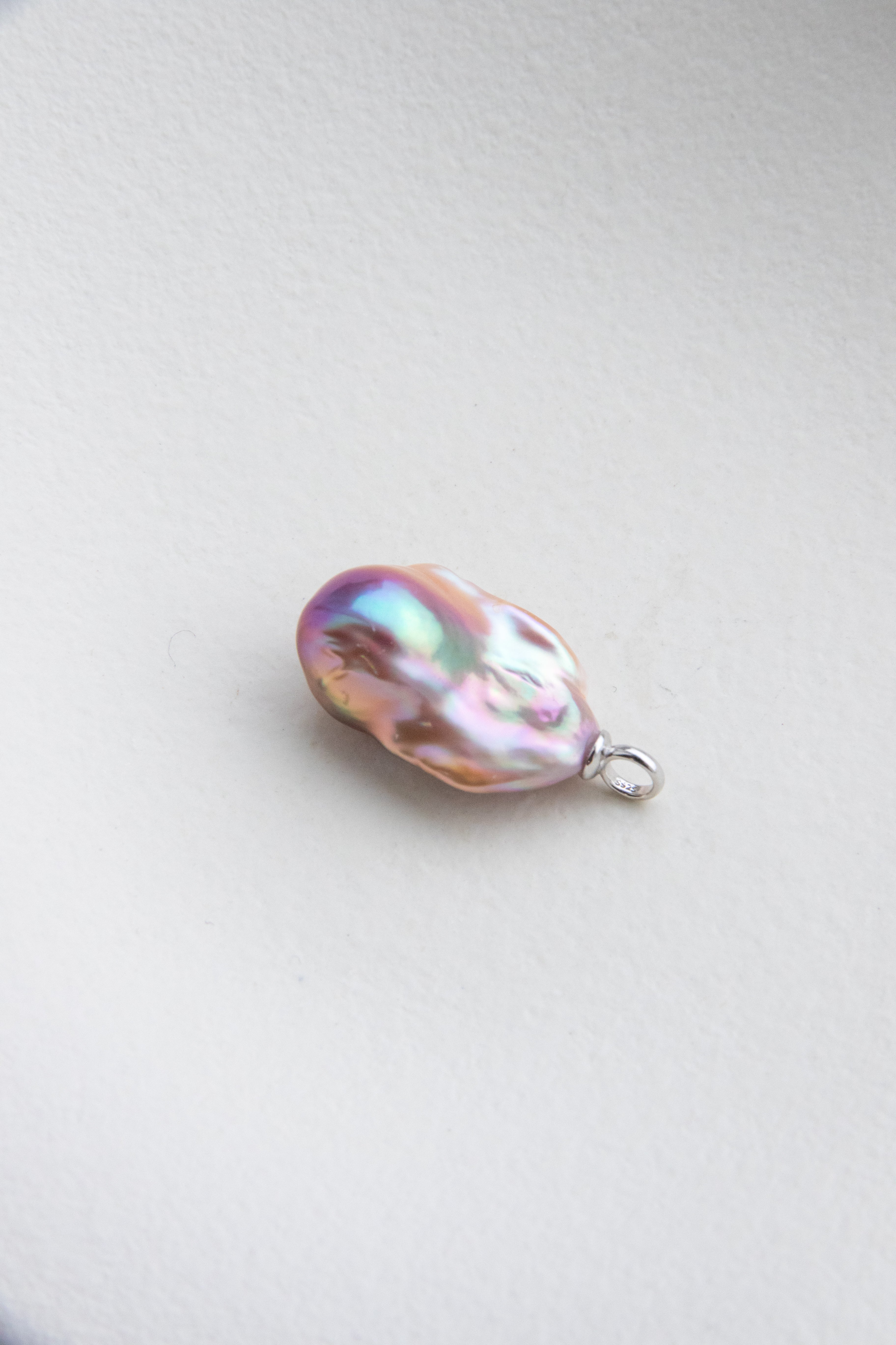 Blue-Purple Aurora Baroque Pearl Pendant – Natural Color Gradient