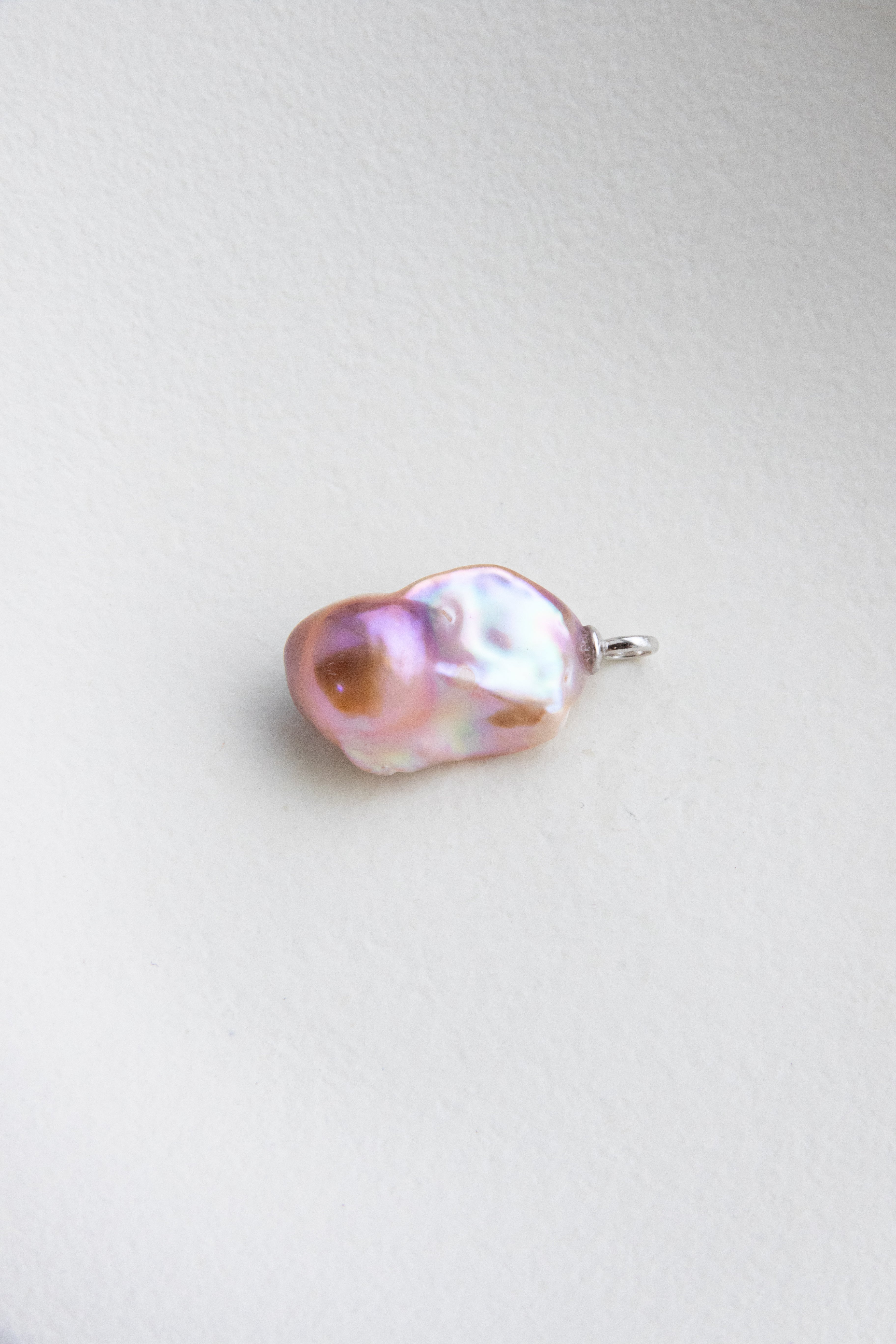 Blue-Purple Aurora Baroque Pearl Pendant – Natural Color Gradient