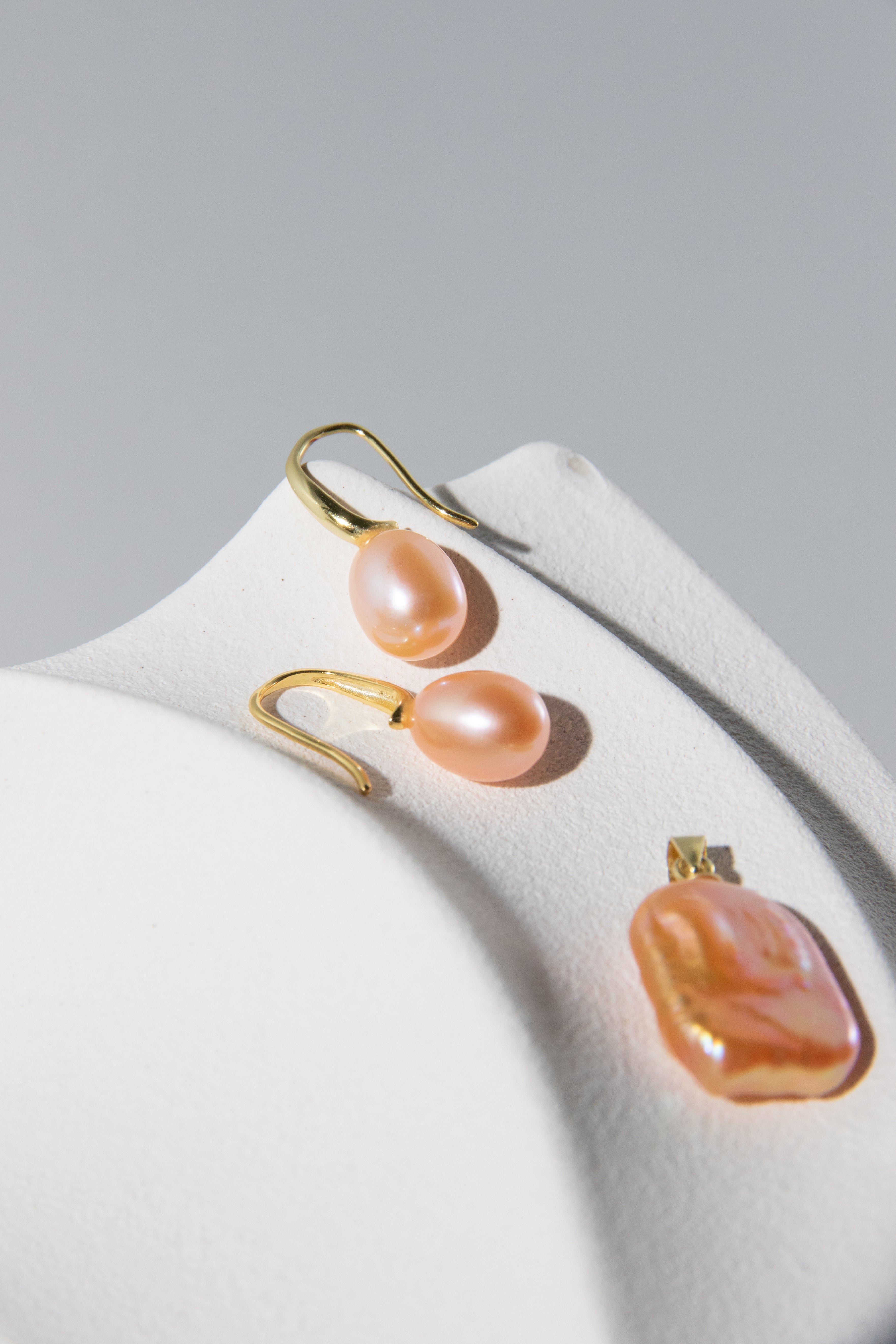 "Warm Orange"-Natural orange pearl jewellery set-Earring + Pendant (With a free necklace)