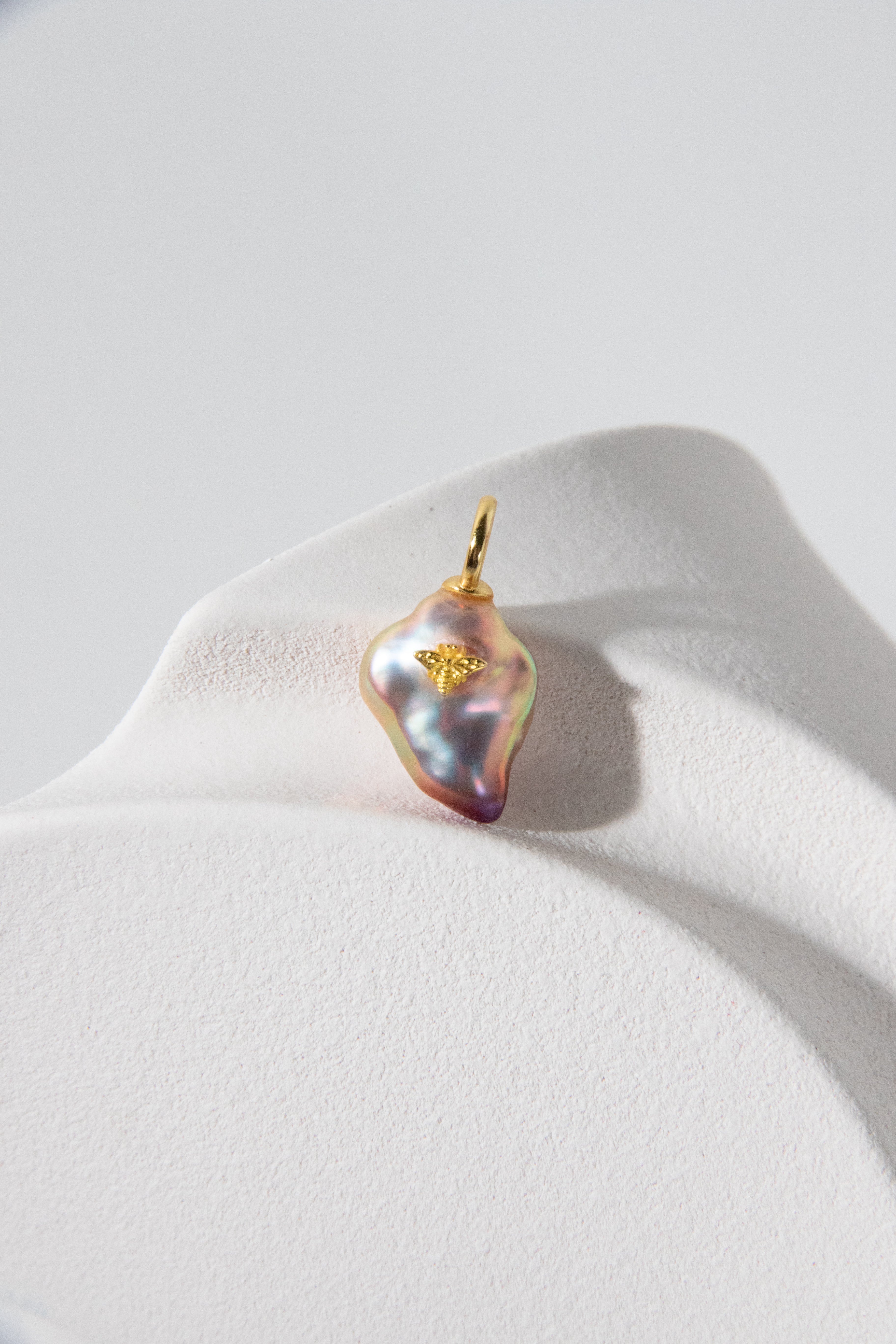 Natural freshwater clover pearl pendant-Dreamy color-Golden Joker