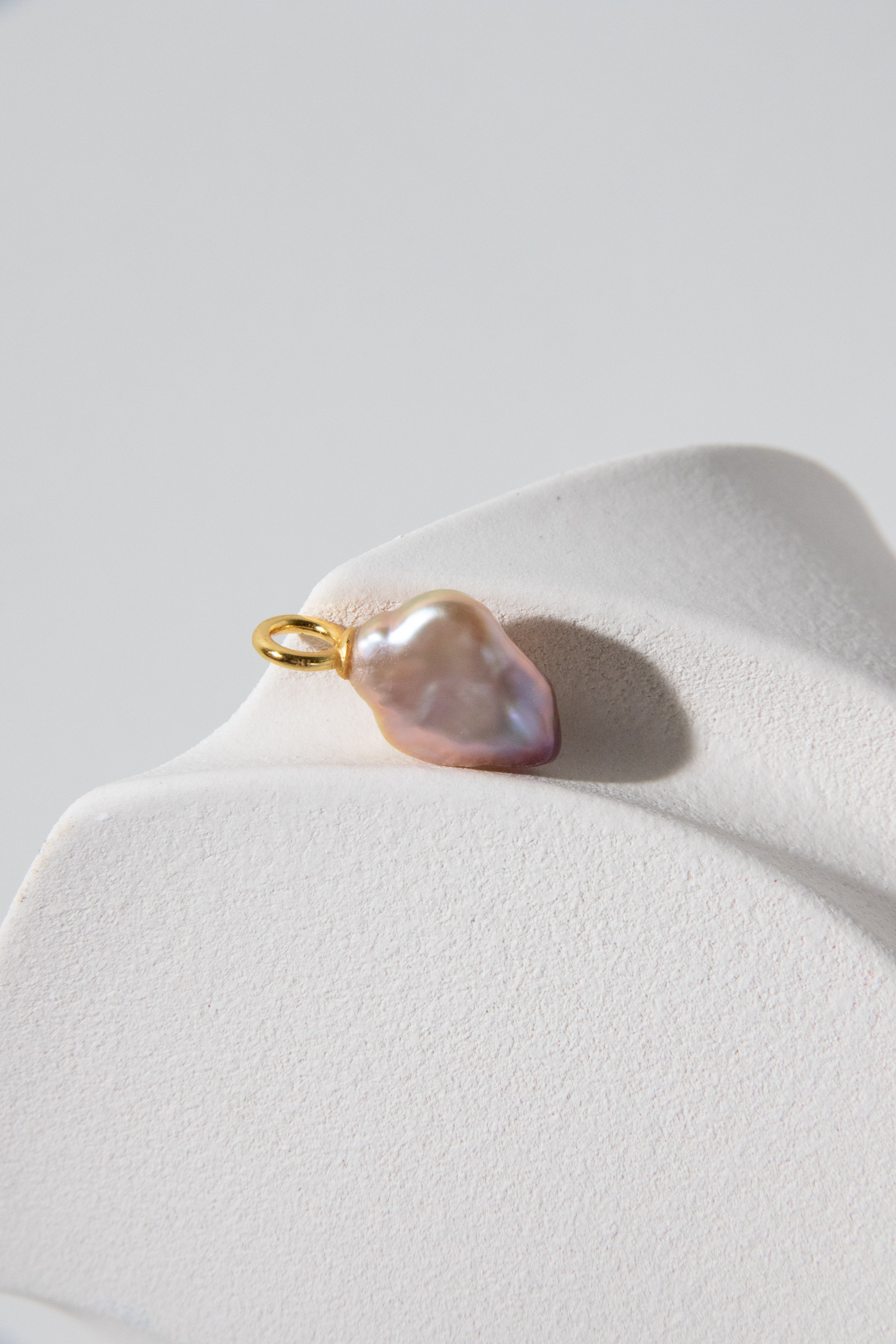 Natural freshwater clover pearl pendant-Dreamy color-Golden Joker