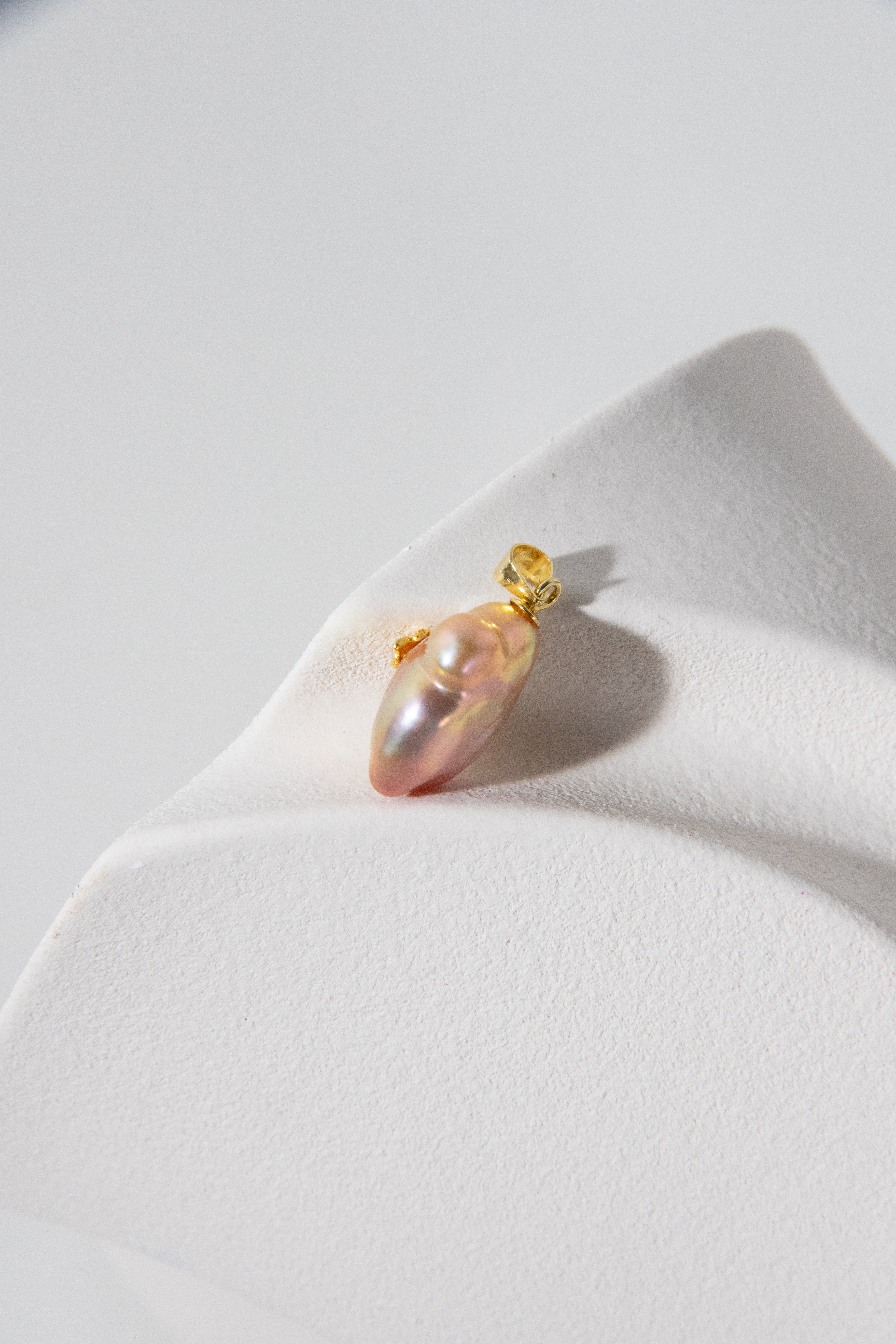 Freshwater clover pearl pendant-Golden sky