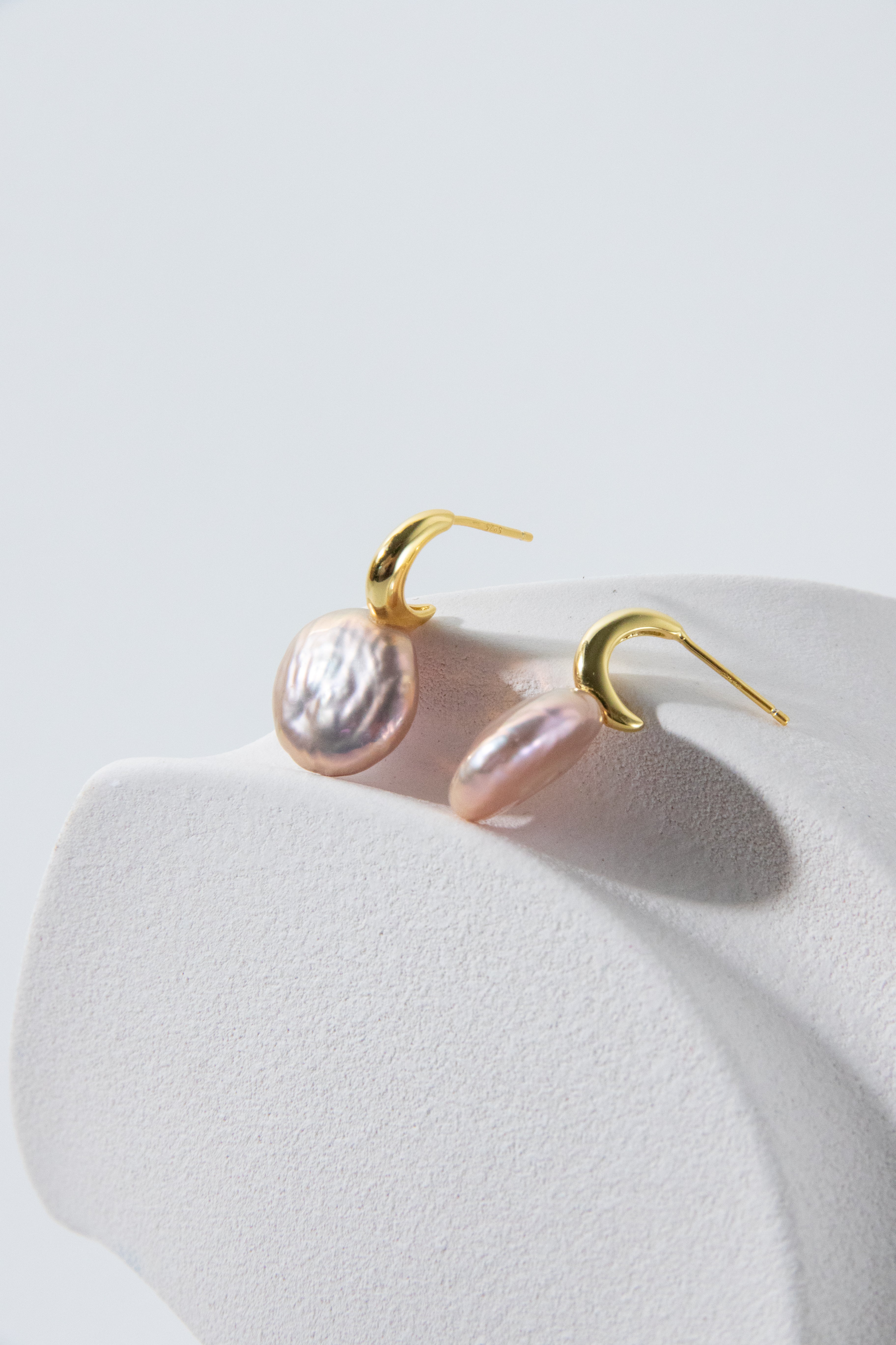 Excellent level metallic color natural freshwater button pearl ear studs-"Rose Shine"
